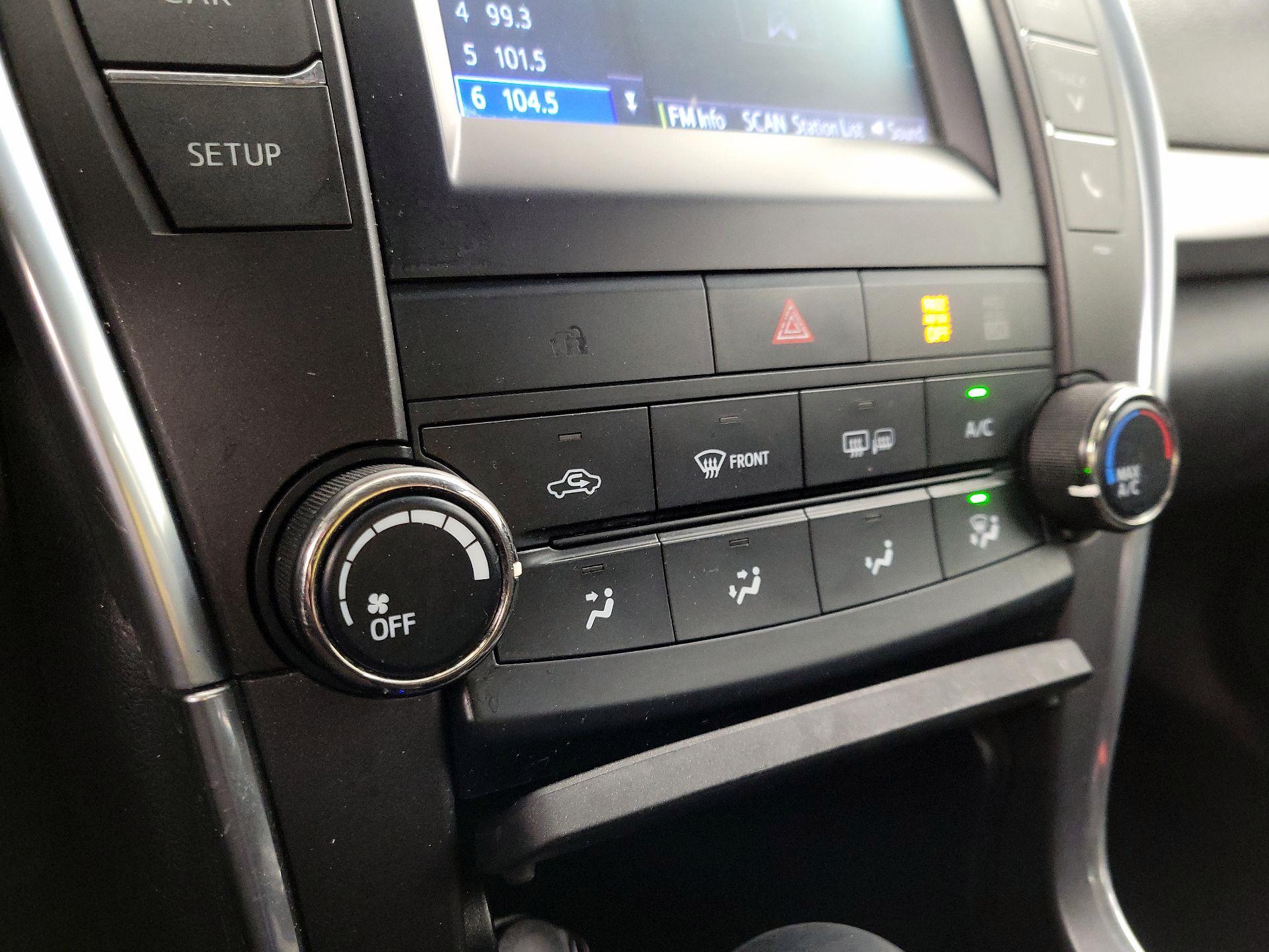 Thumbnail: 2016 Toyota Camry - 16