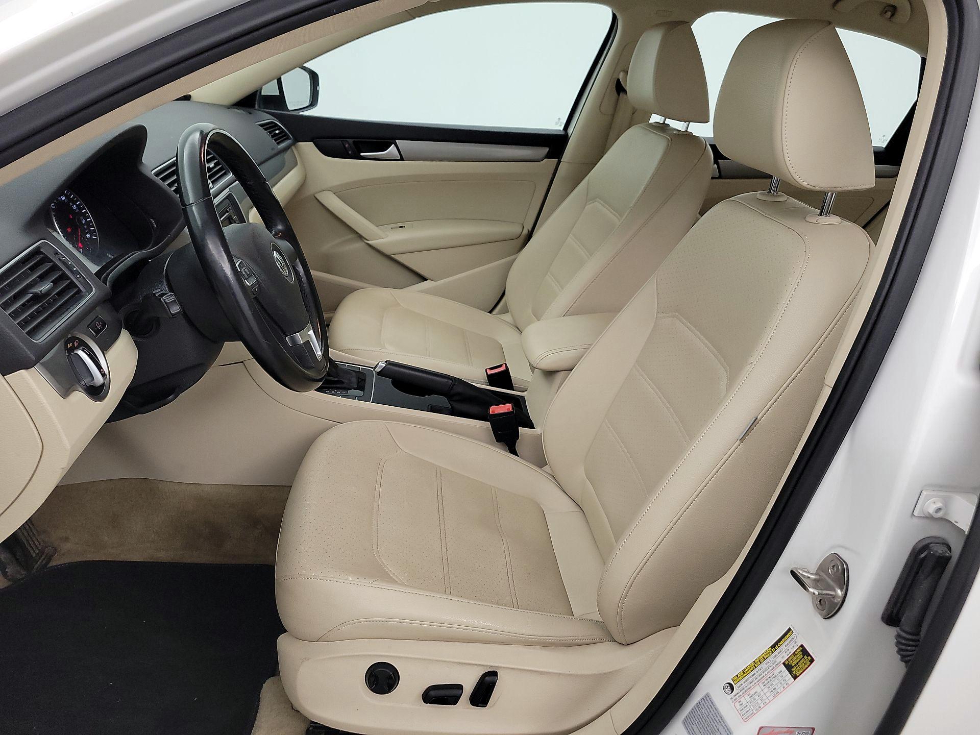 Thumbnail: 2015 Volkswagen Passat - 11