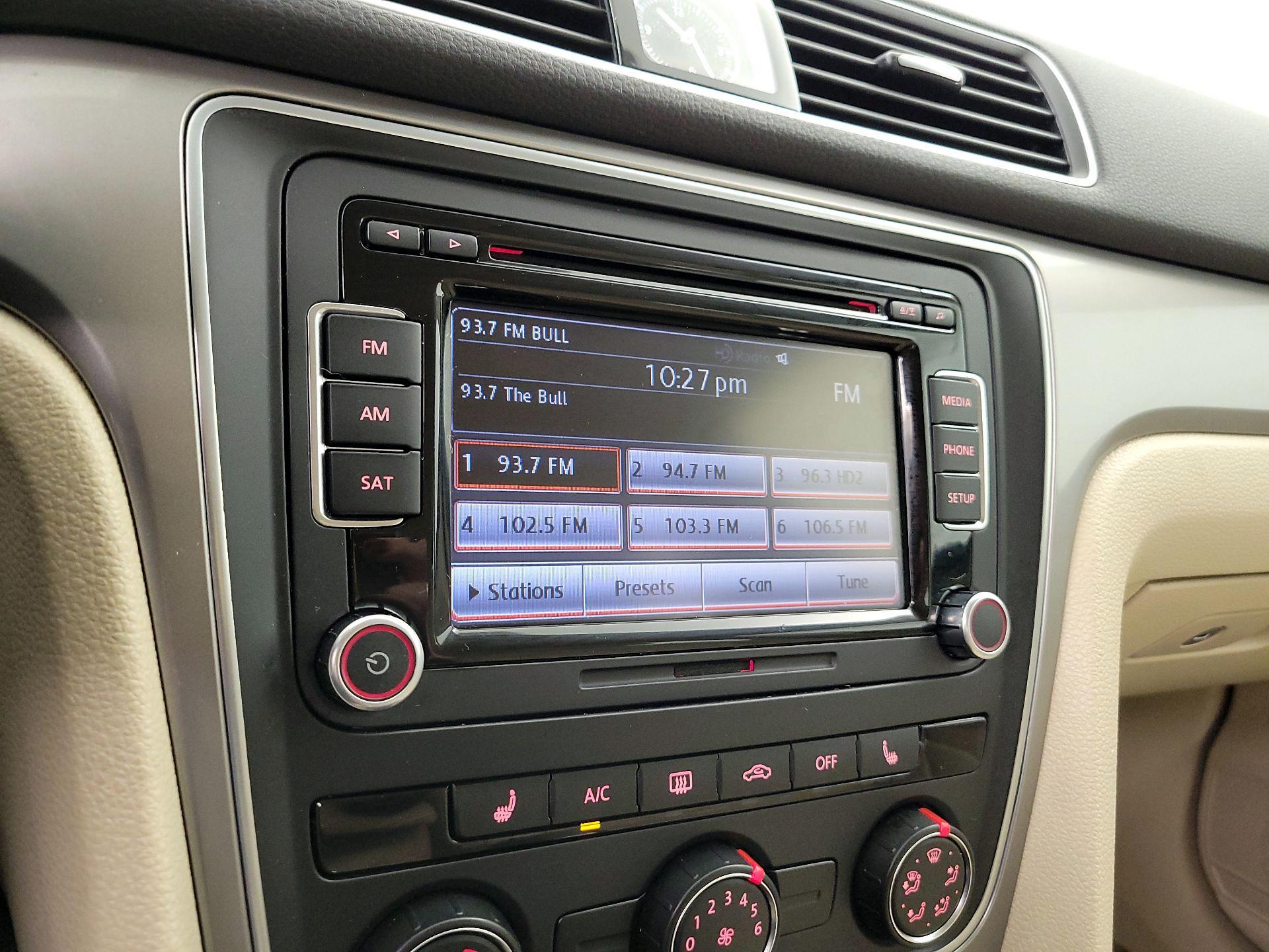 Thumbnail: 2015 Volkswagen Passat - 15