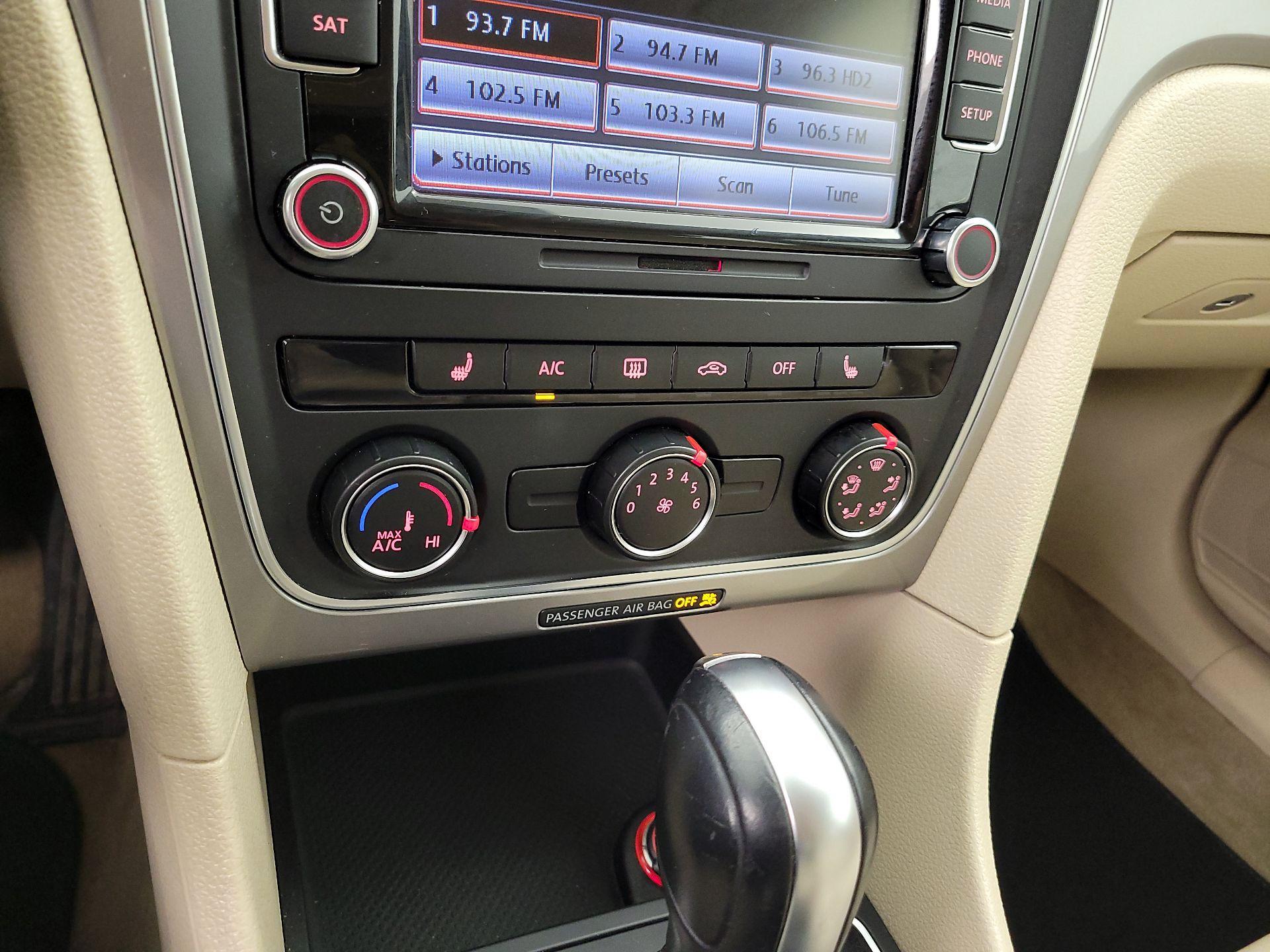 Thumbnail: 2015 Volkswagen Passat - 16