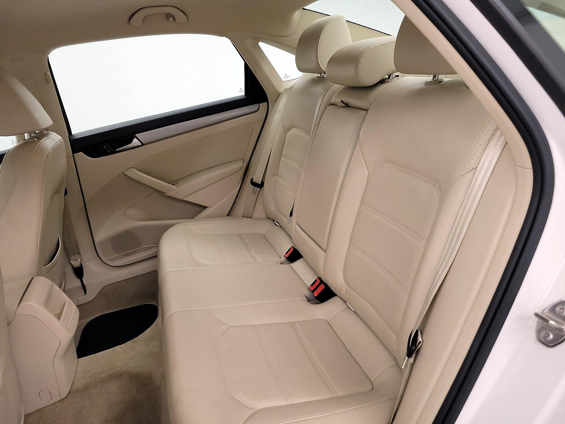 Thumbnail: 2015 Volkswagen Passat - 19