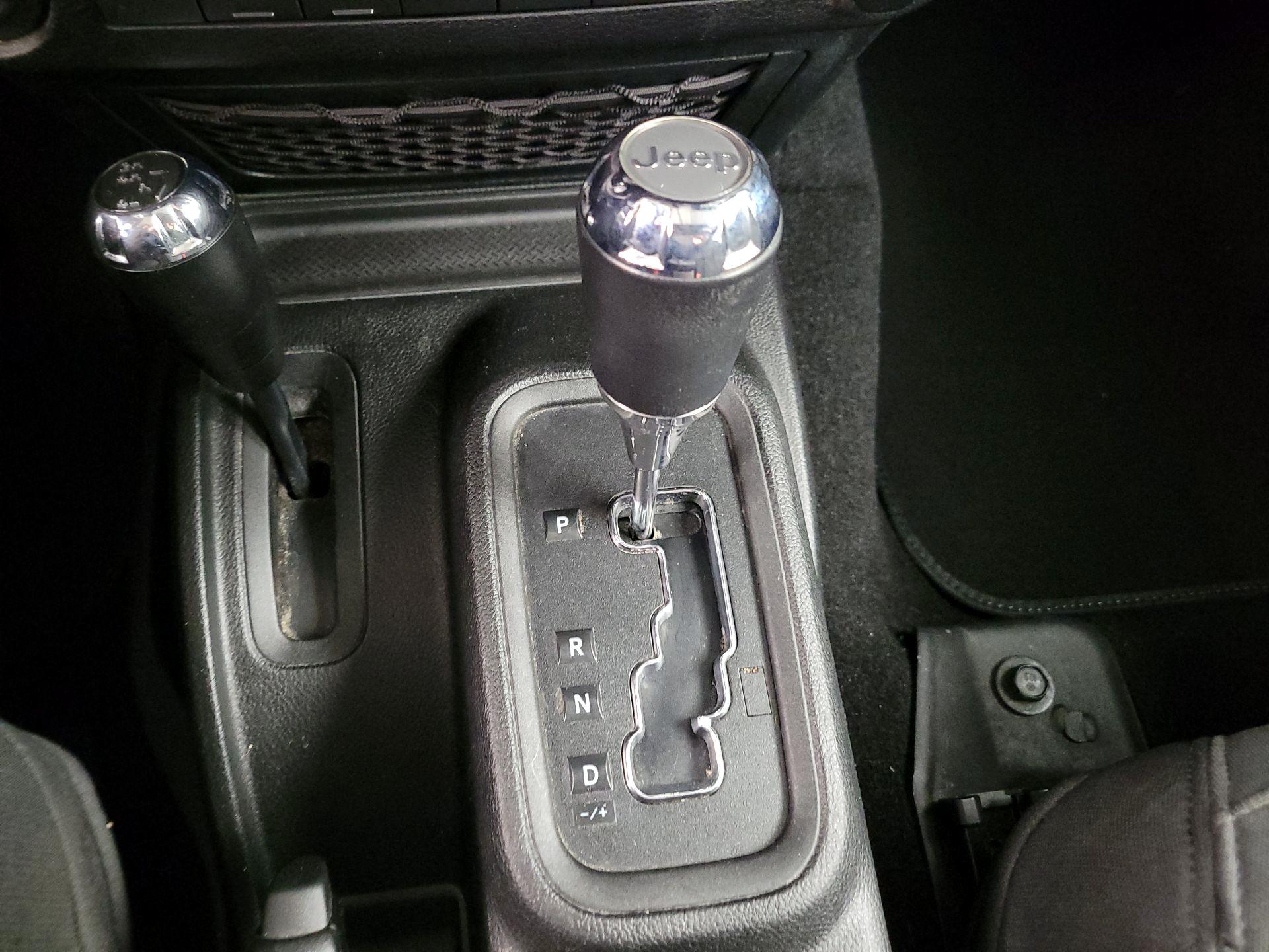 Thumbnail: 2018 Jeep Wrangler - 15