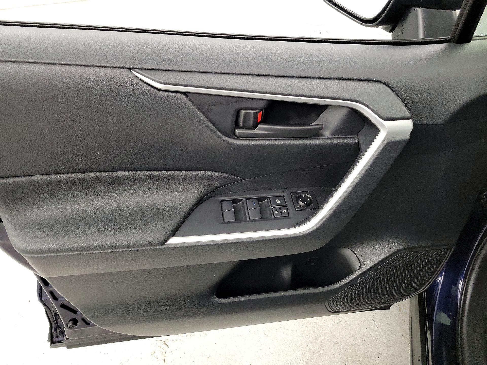 Thumbnail: 2021 Toyota RAV4 - 12