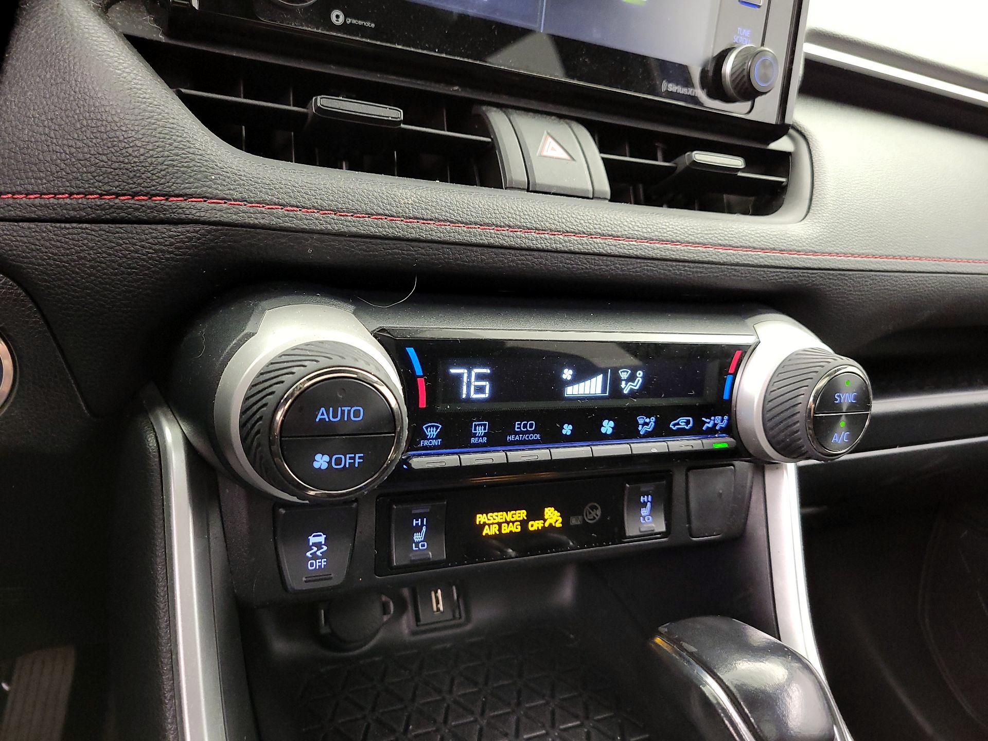 Thumbnail: 2021 Toyota RAV4 - 17