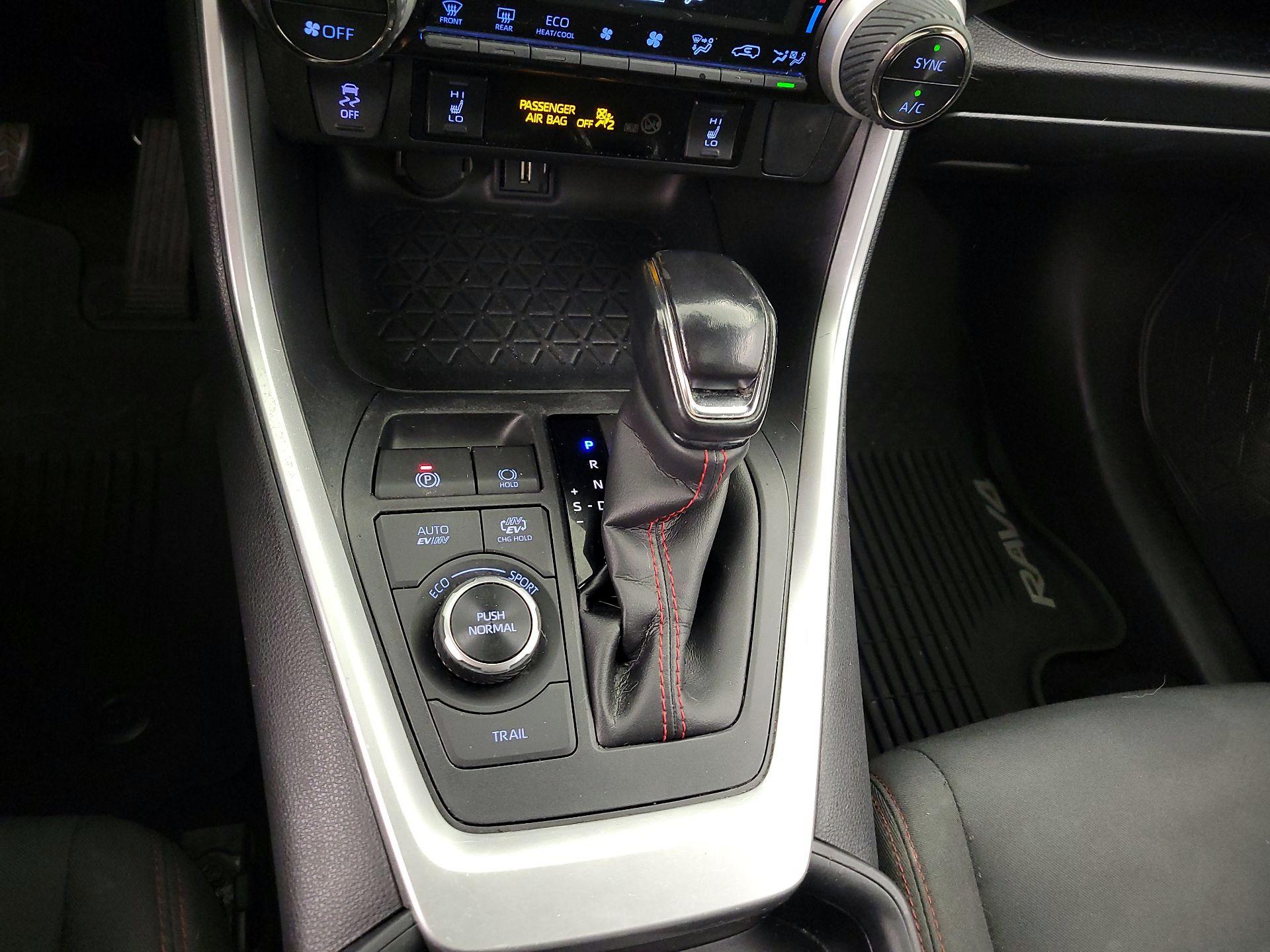 Thumbnail: 2021 Toyota RAV4 - 18