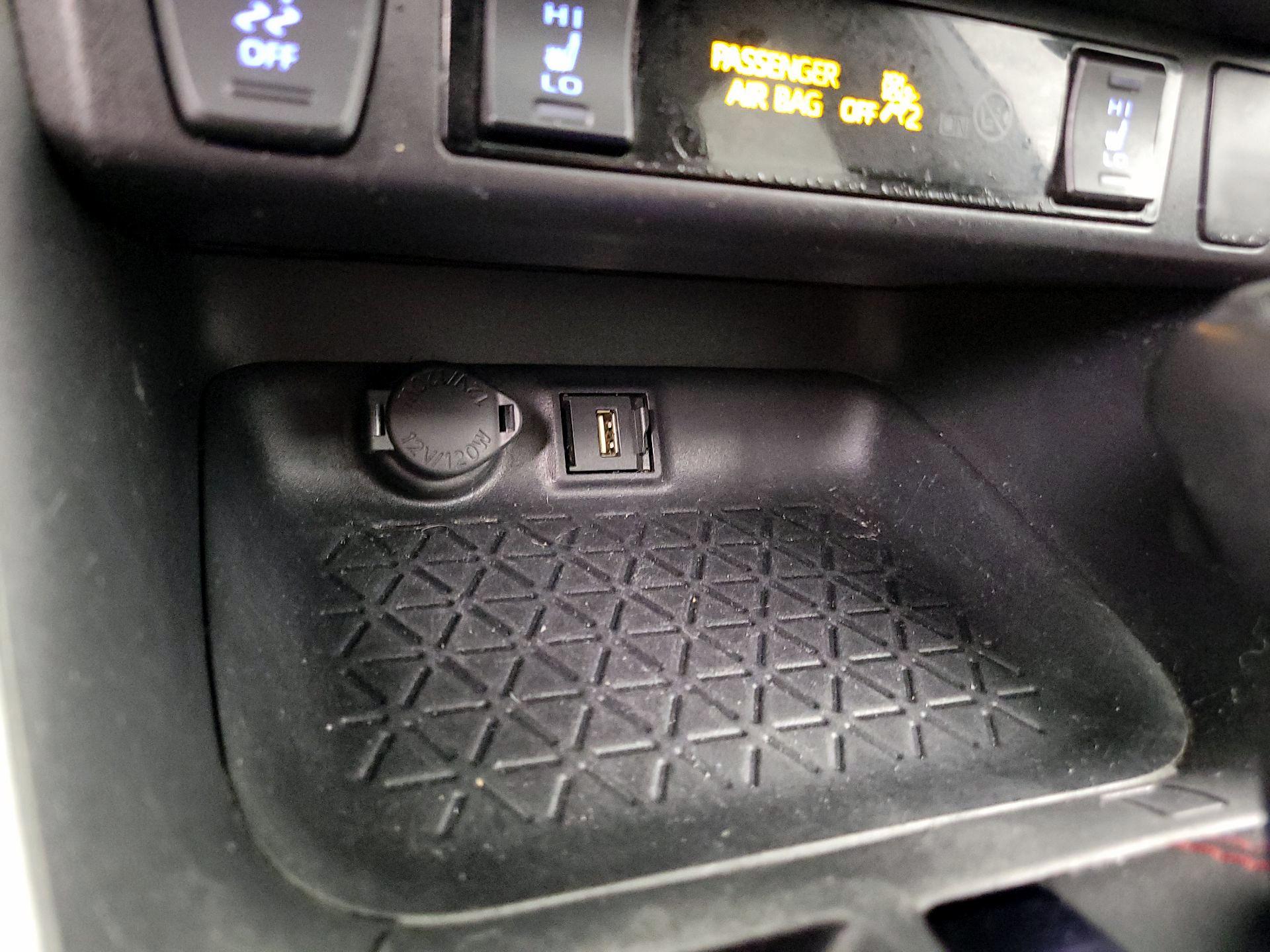 Thumbnail: 2021 Toyota RAV4 - 19