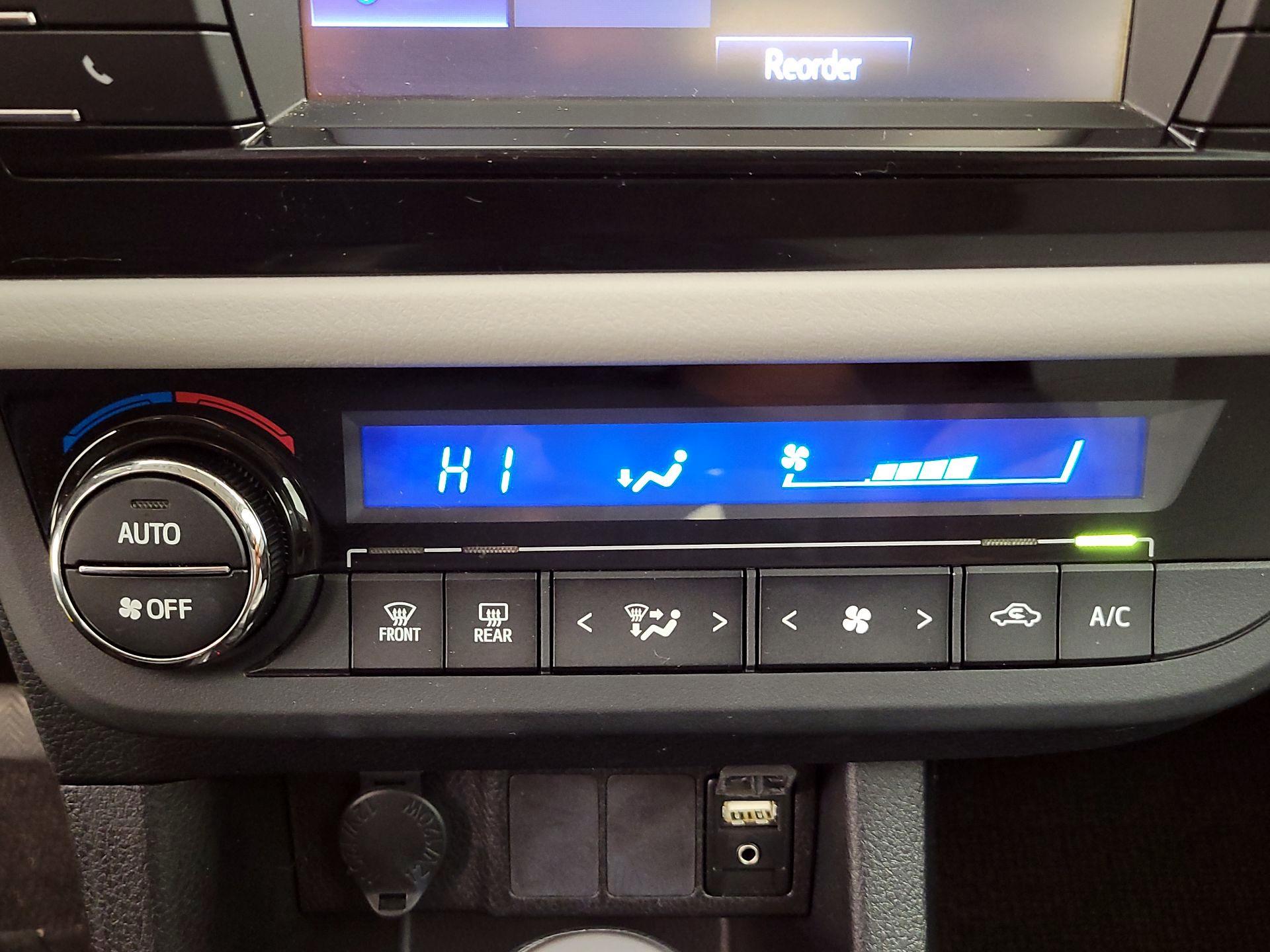 Thumbnail: 2016 Toyota Corolla - 16