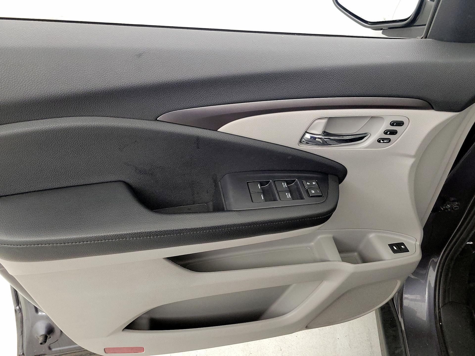 Thumbnail: 2019 Honda Pilot - 12