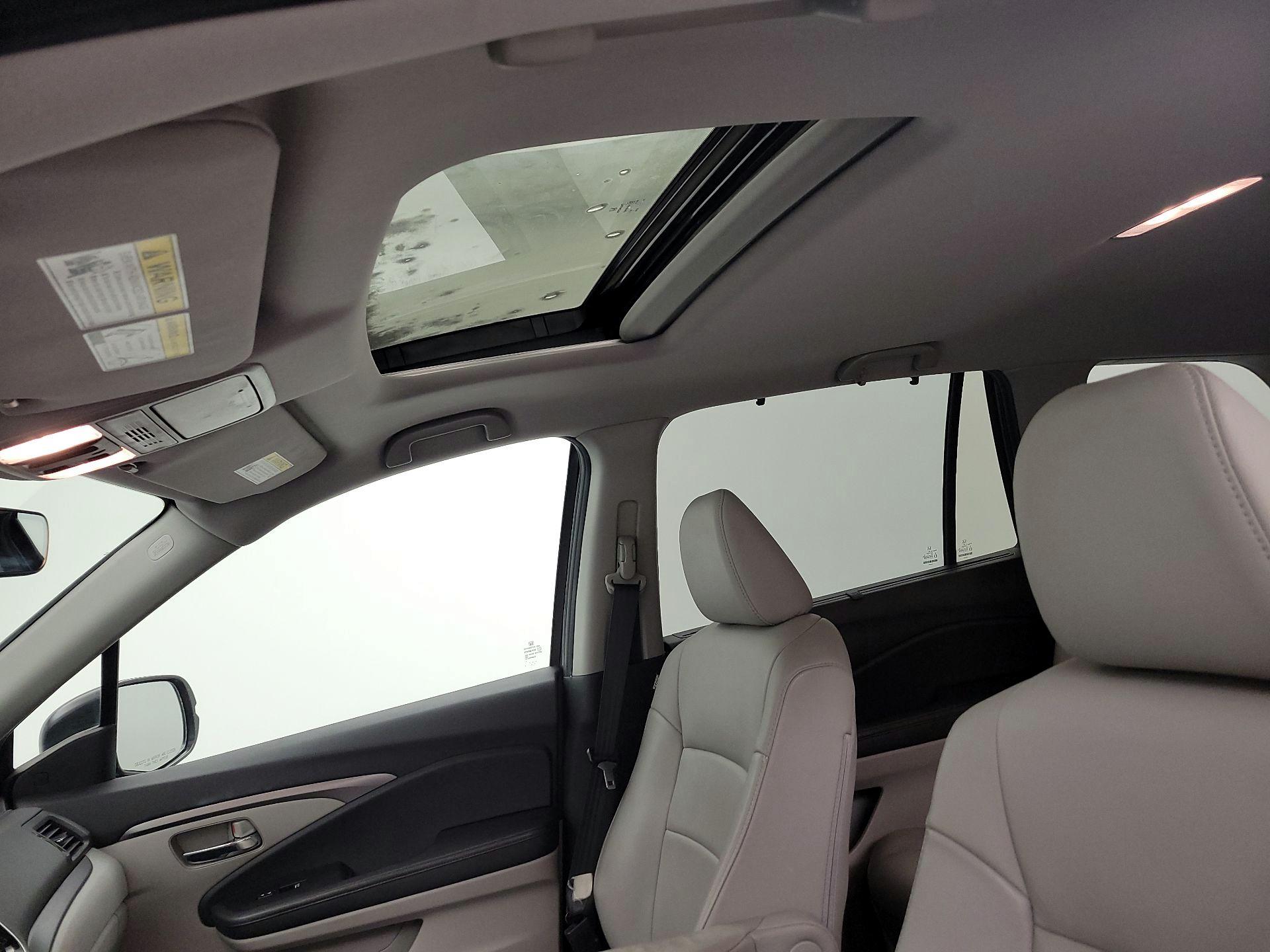 Thumbnail: 2019 Honda Pilot - 19