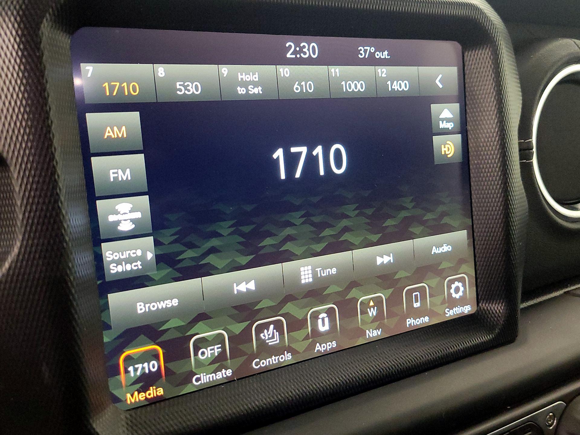 Thumbnail: 2022 Jeep Wrangler - 16