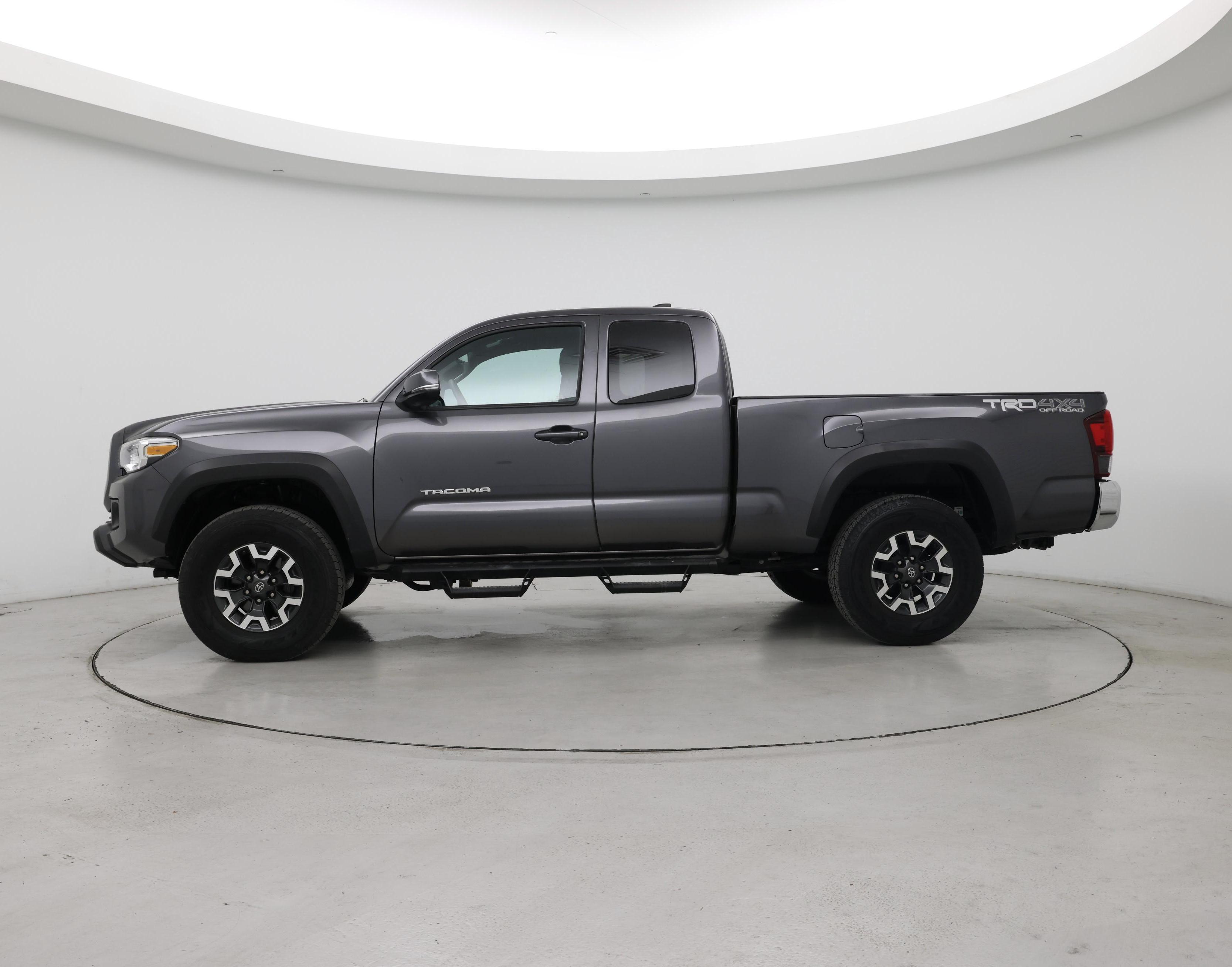 Thumbnail: 2019 Toyota Tacoma - 3