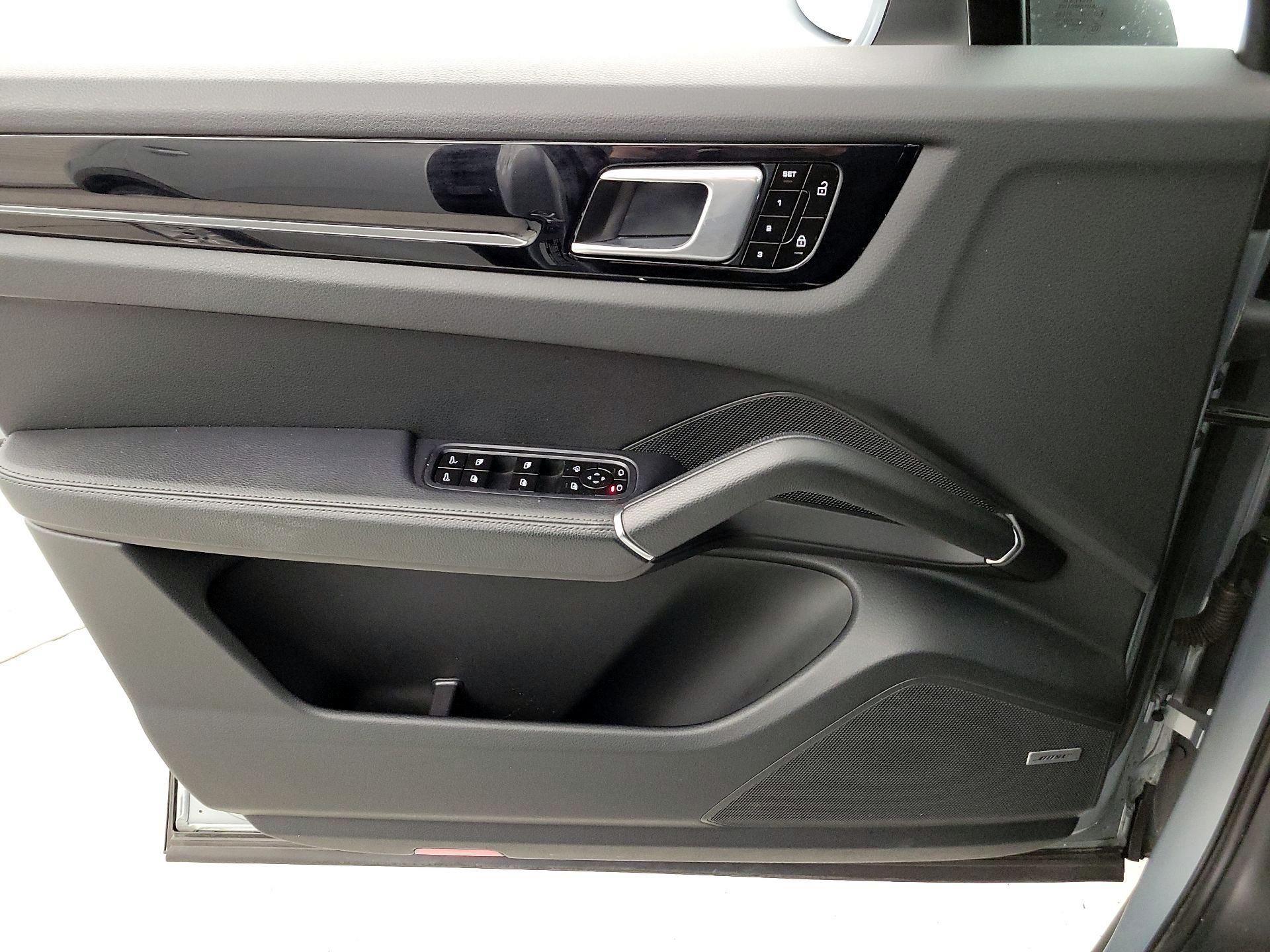 Thumbnail: 2020 Porsche Cayenne - 12