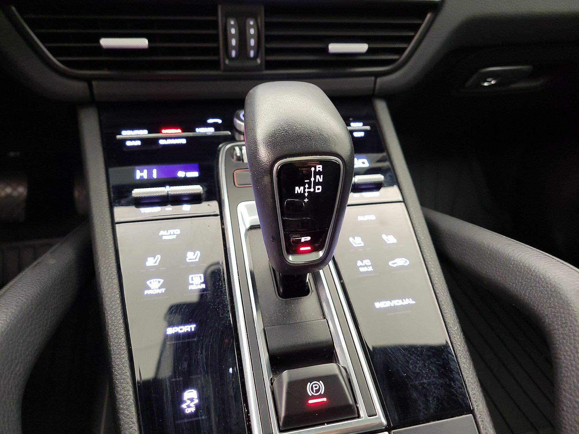 Thumbnail: 2020 Porsche Cayenne - 18