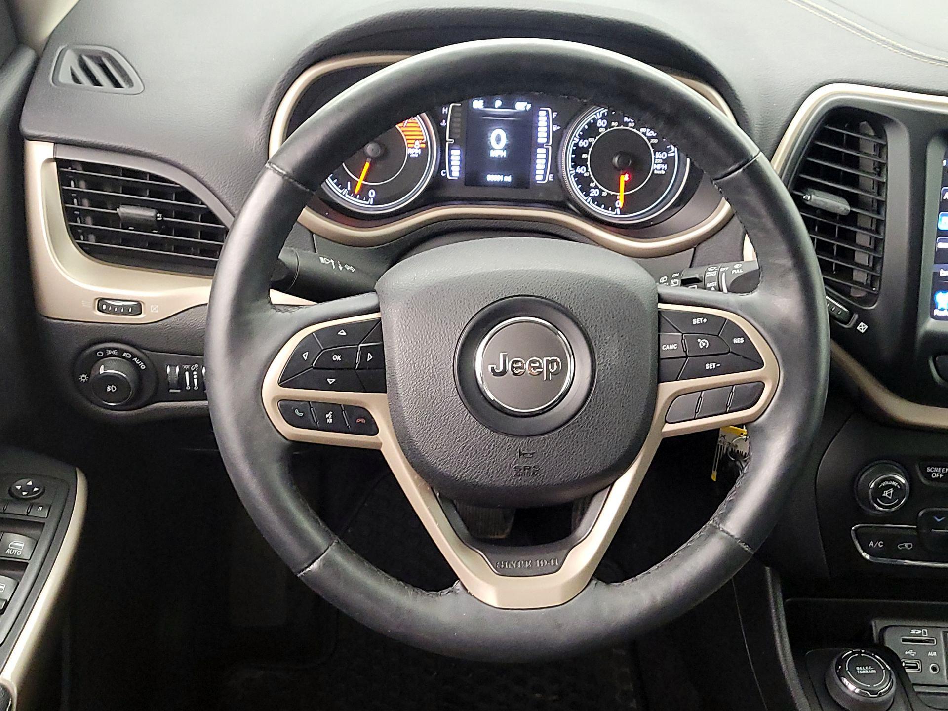 Thumbnail: 2017 Jeep Cherokee - 10