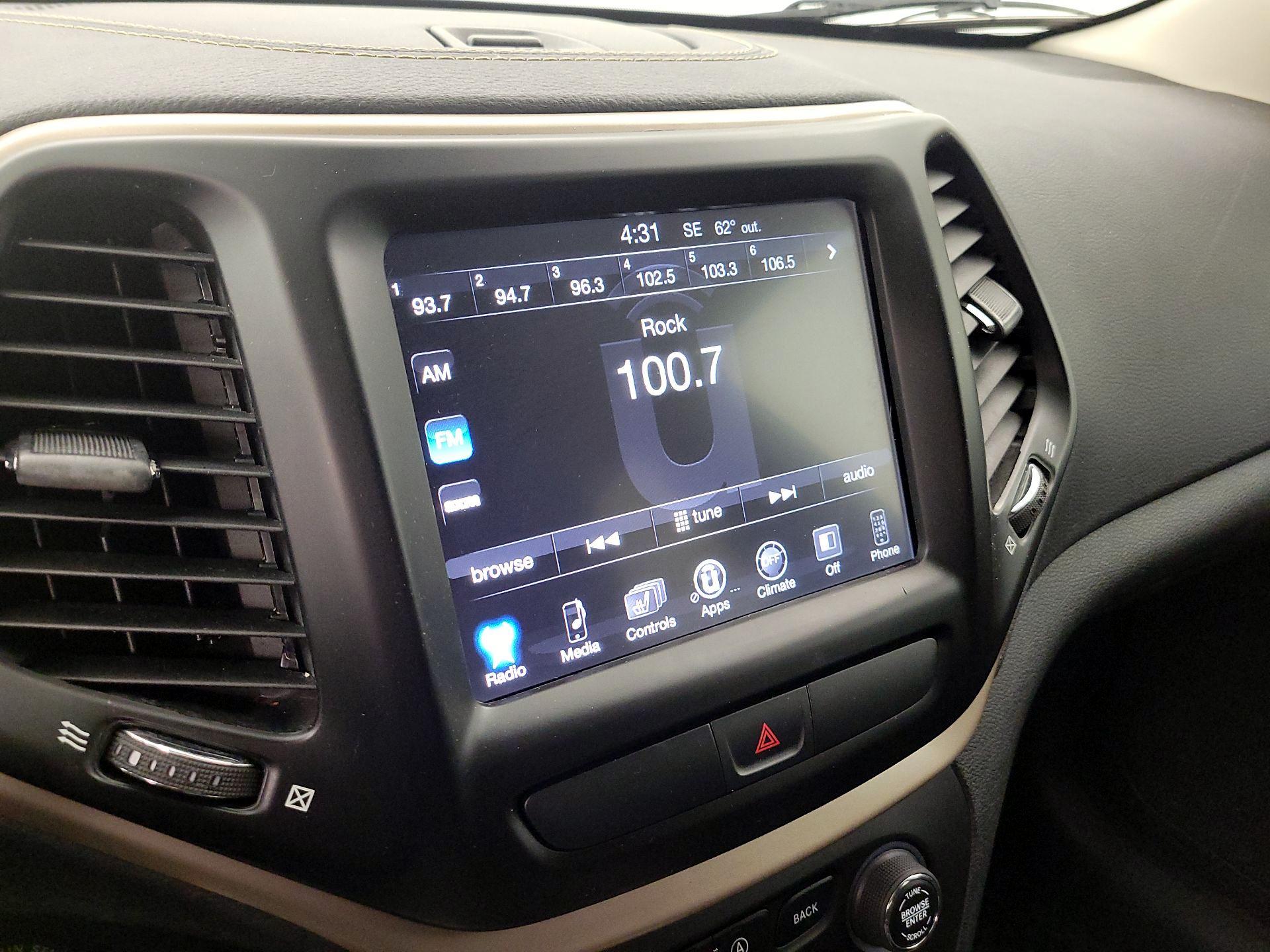 Thumbnail: 2017 Jeep Cherokee - 15