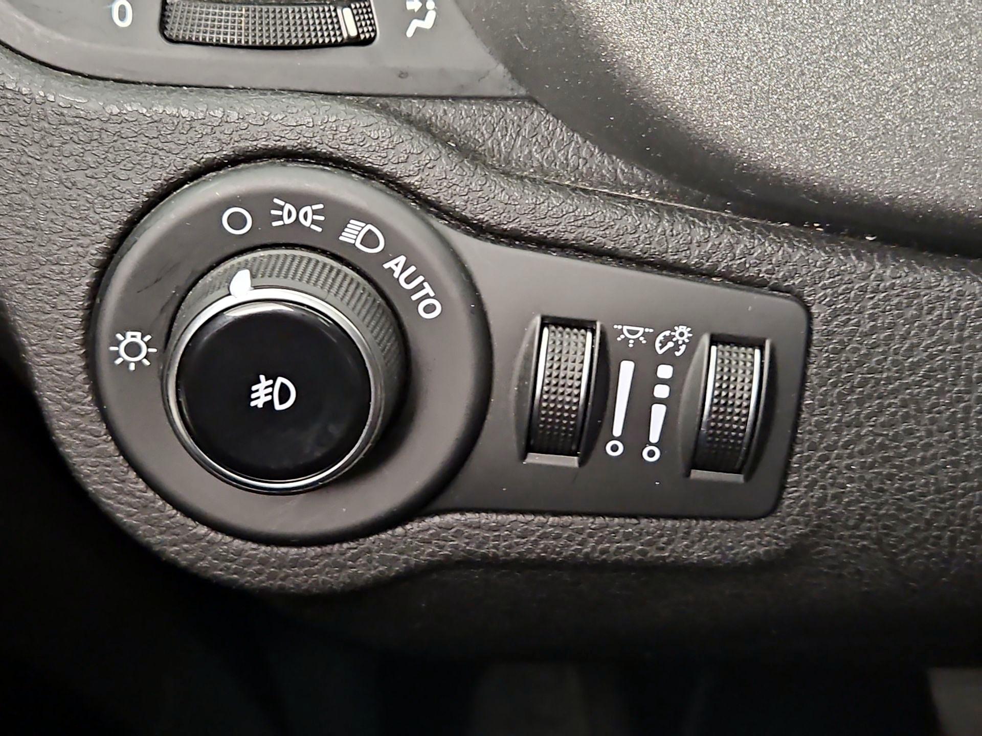 Thumbnail: 2016 Fiat 500X - 13