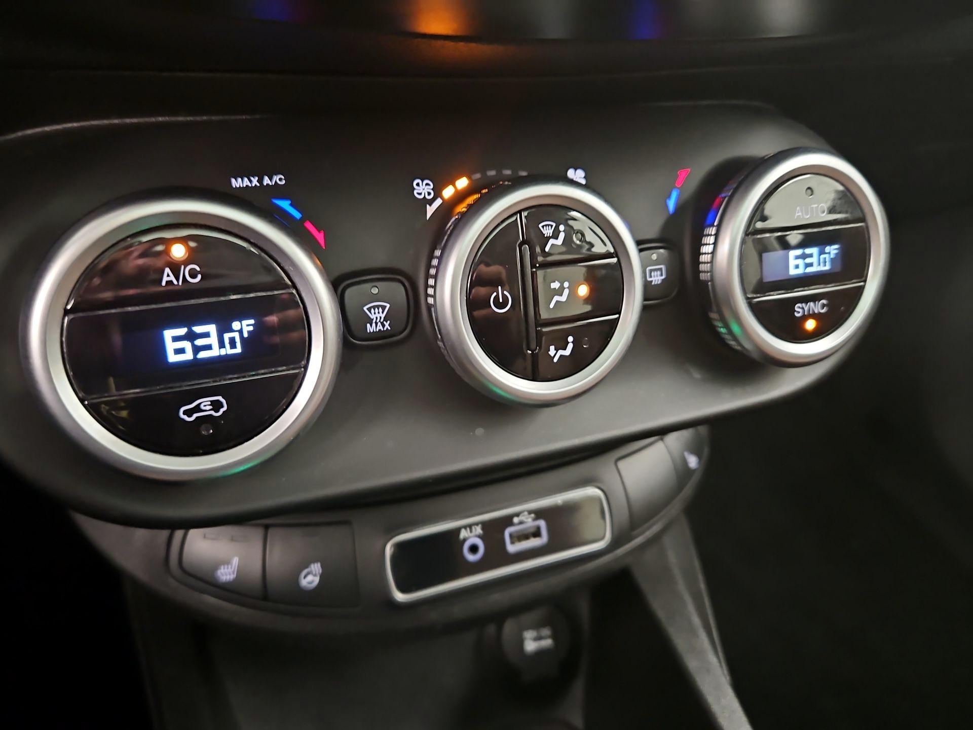 Thumbnail: 2016 Fiat 500X - 17