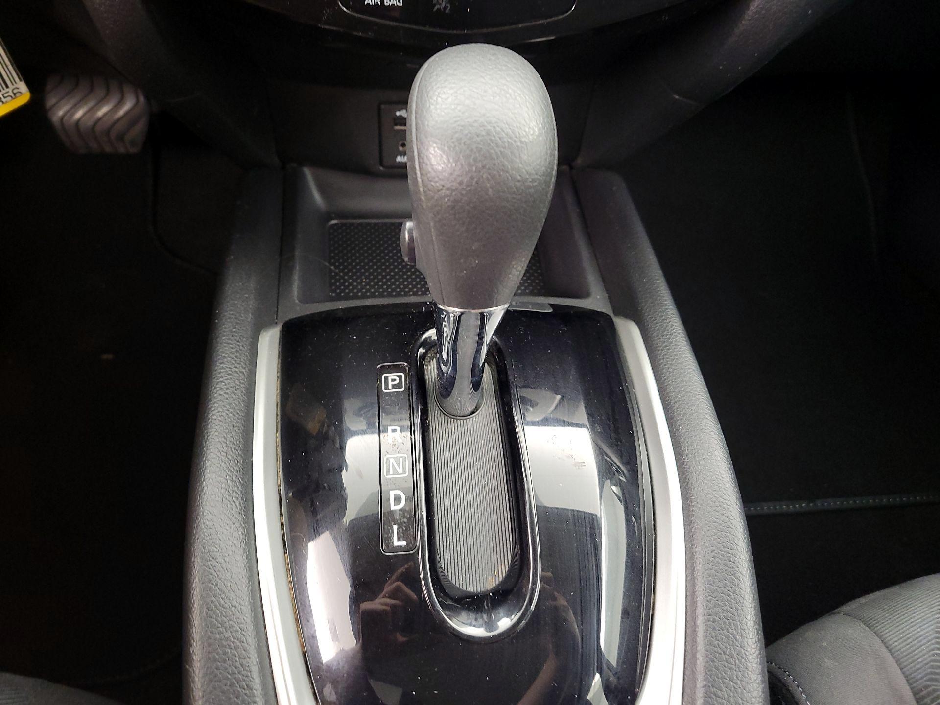 Thumbnail: 2015 Nissan Rogue - 17