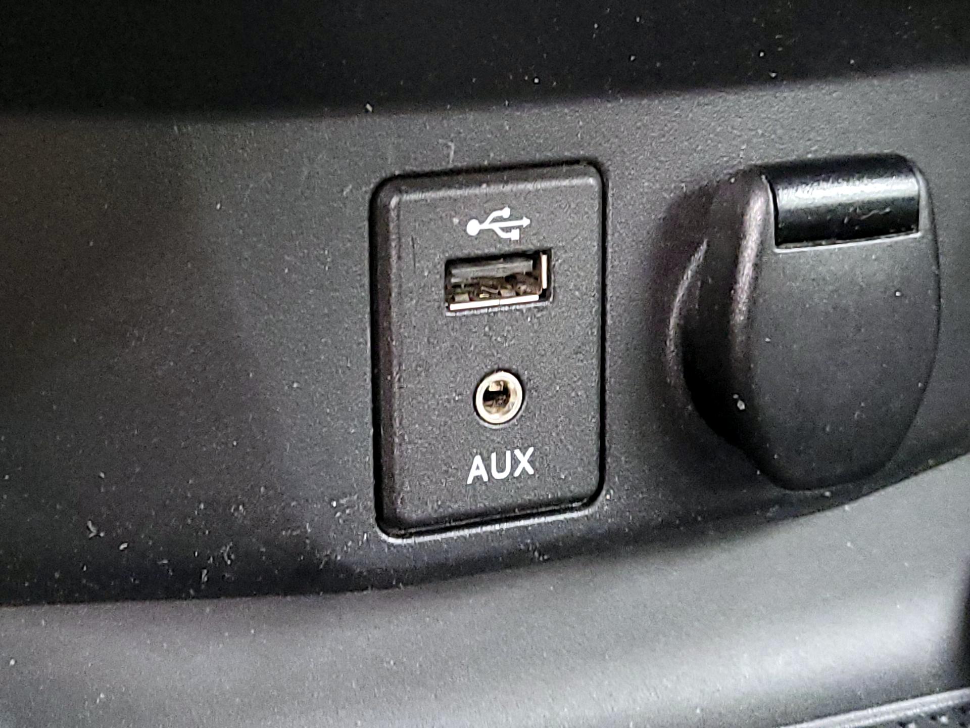 Thumbnail: 2015 Nissan Rogue - 18