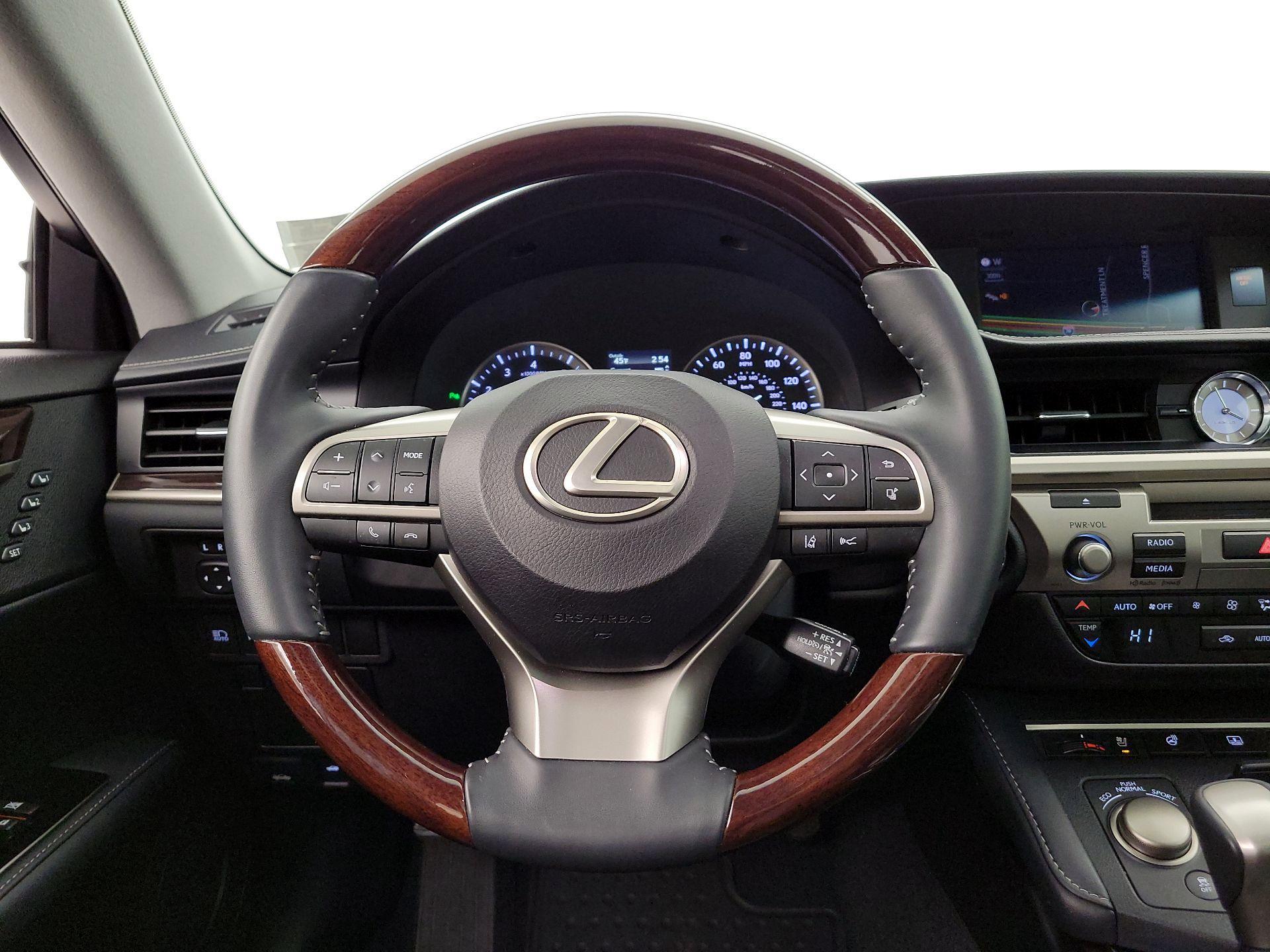 Thumbnail: 2018 Lexus ES - 10