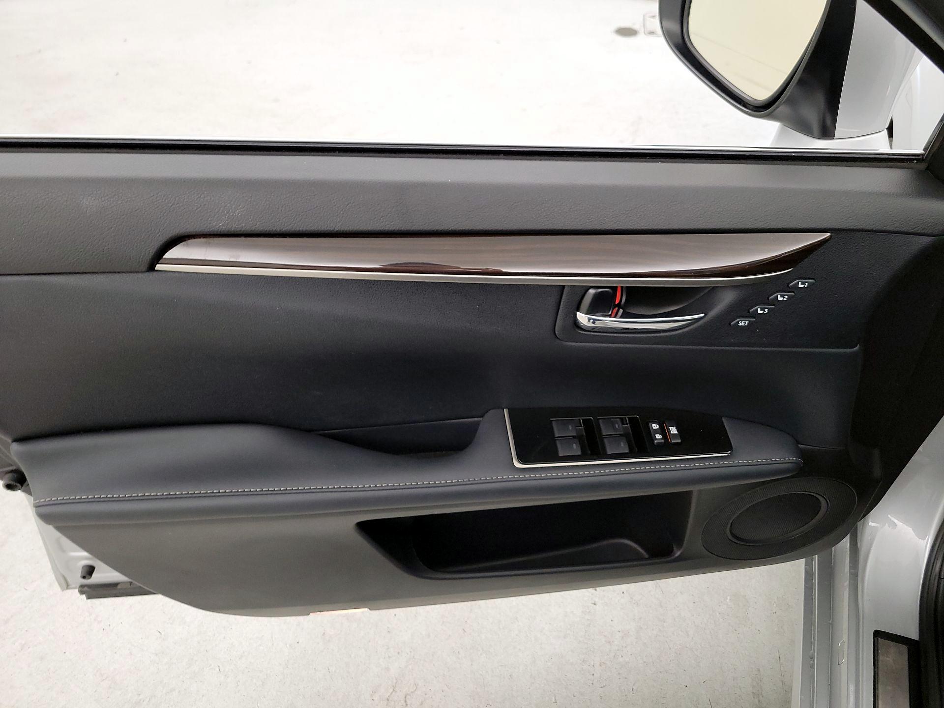 Thumbnail: 2018 Lexus ES - 12