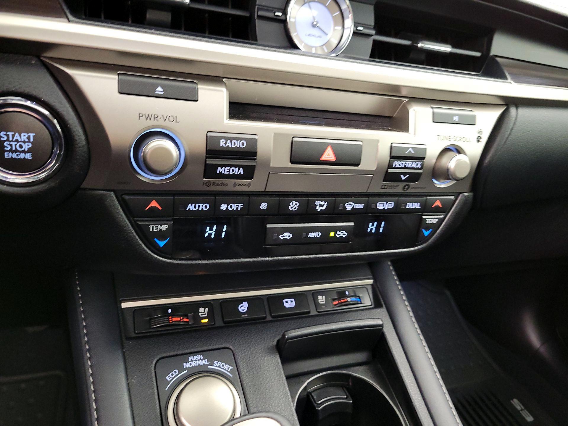 Thumbnail: 2018 Lexus ES - 17