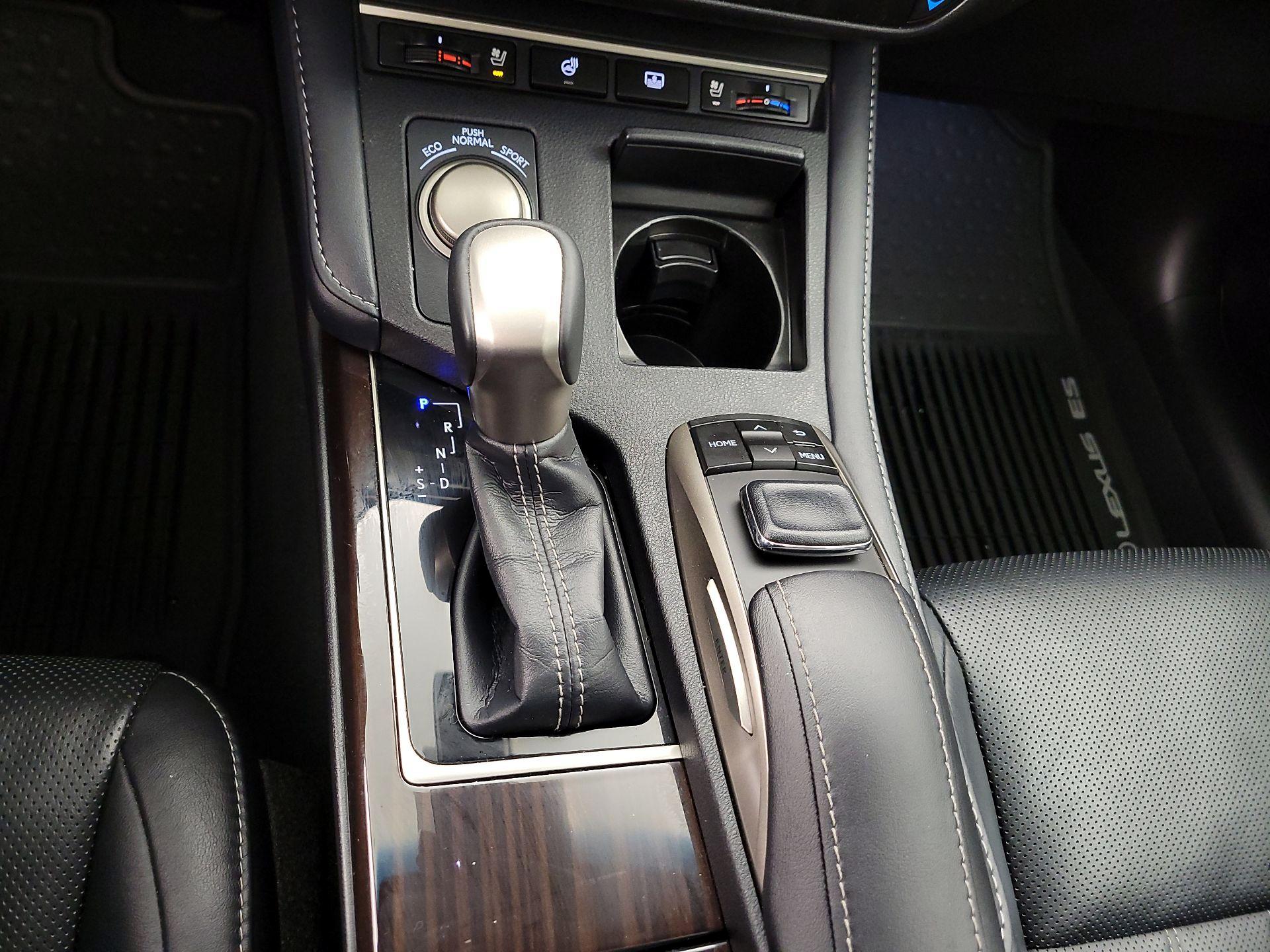 Thumbnail: 2018 Lexus ES - 18