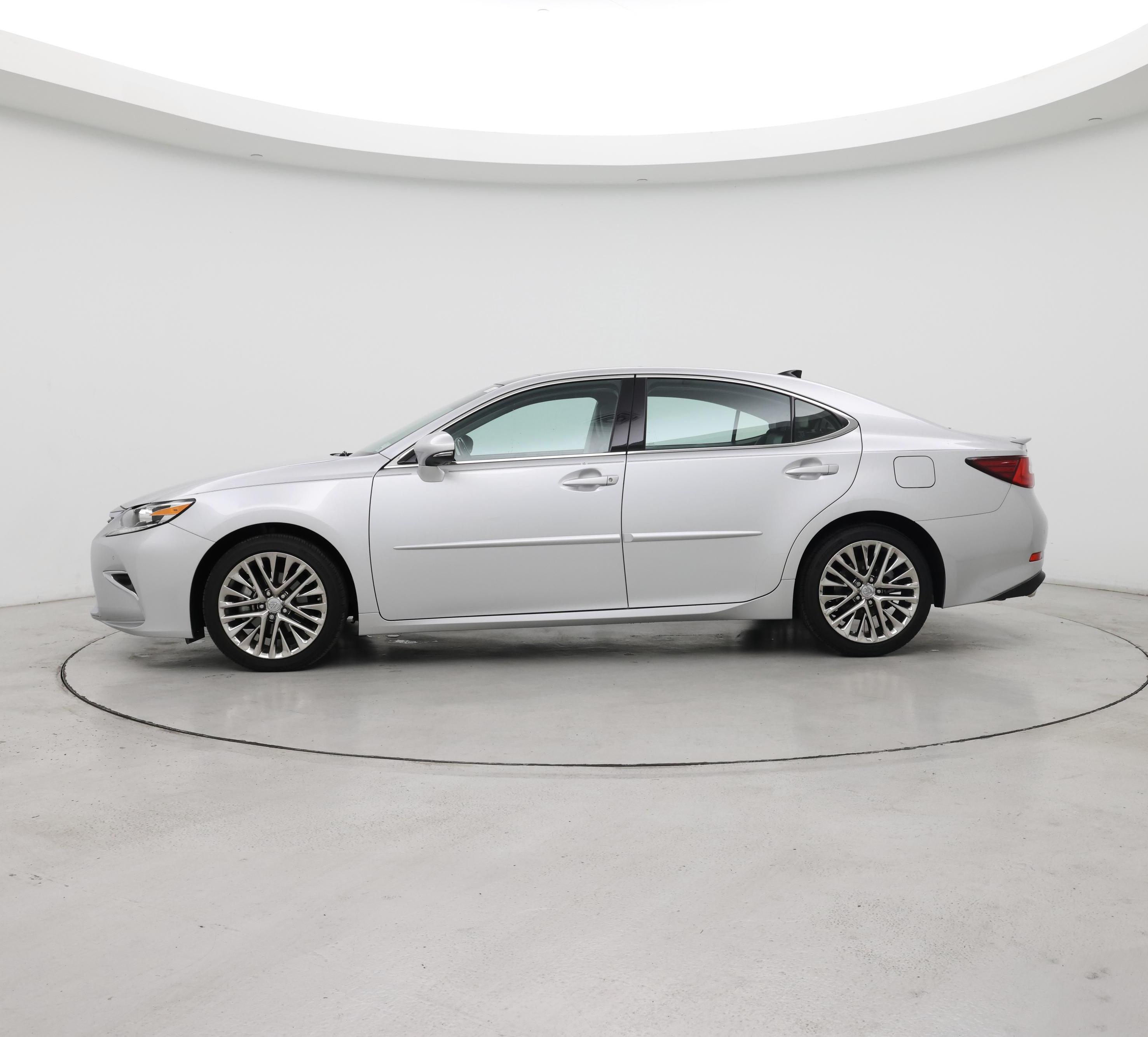 Thumbnail: 2018 Lexus ES - 3