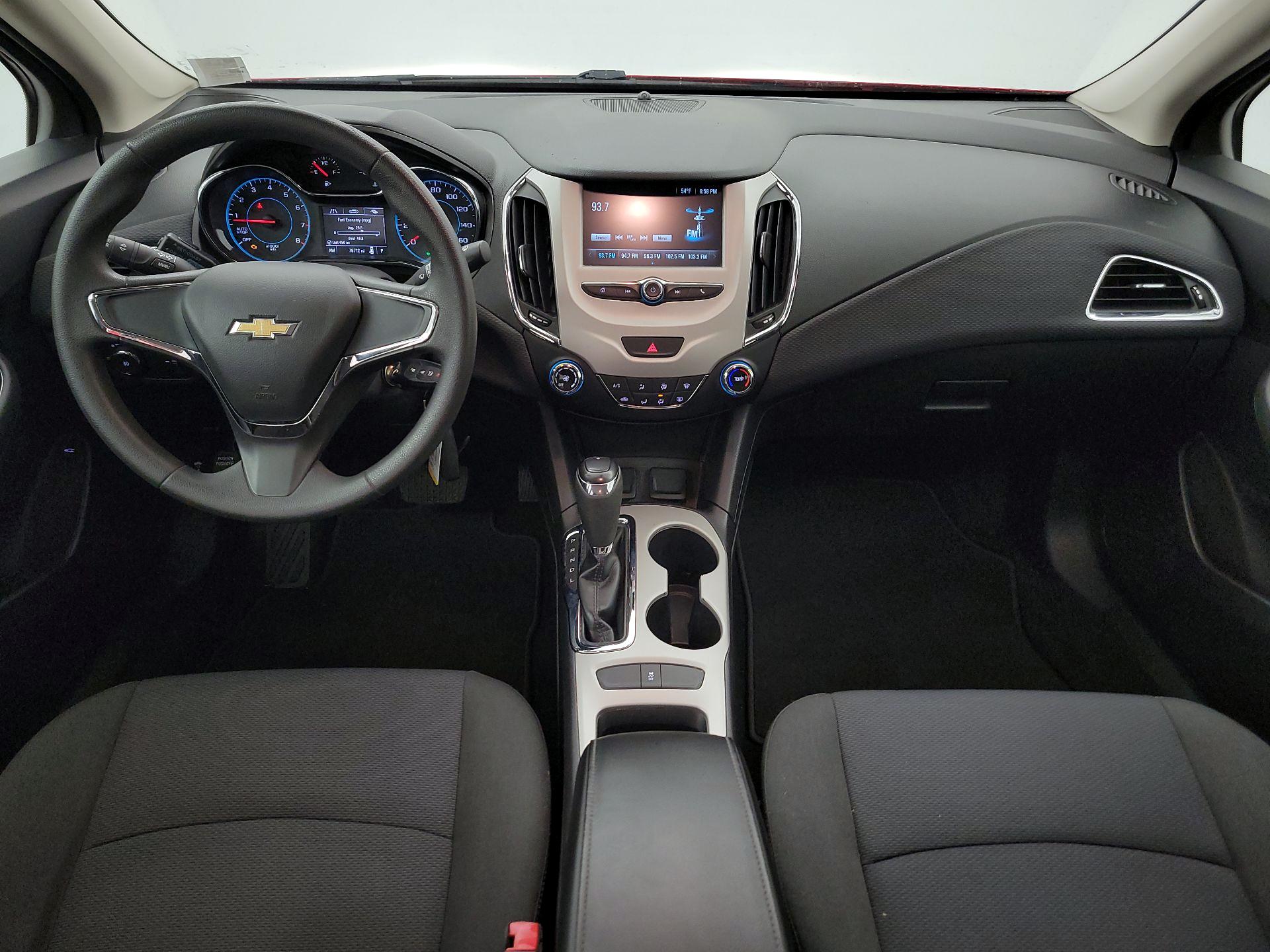 Thumbnail: 2018 Chevrolet Cruze - 9