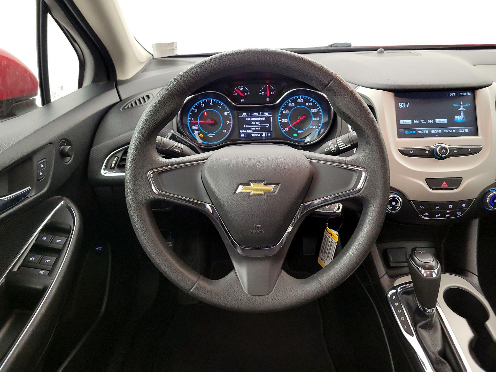 Thumbnail: 2018 Chevrolet Cruze - 10