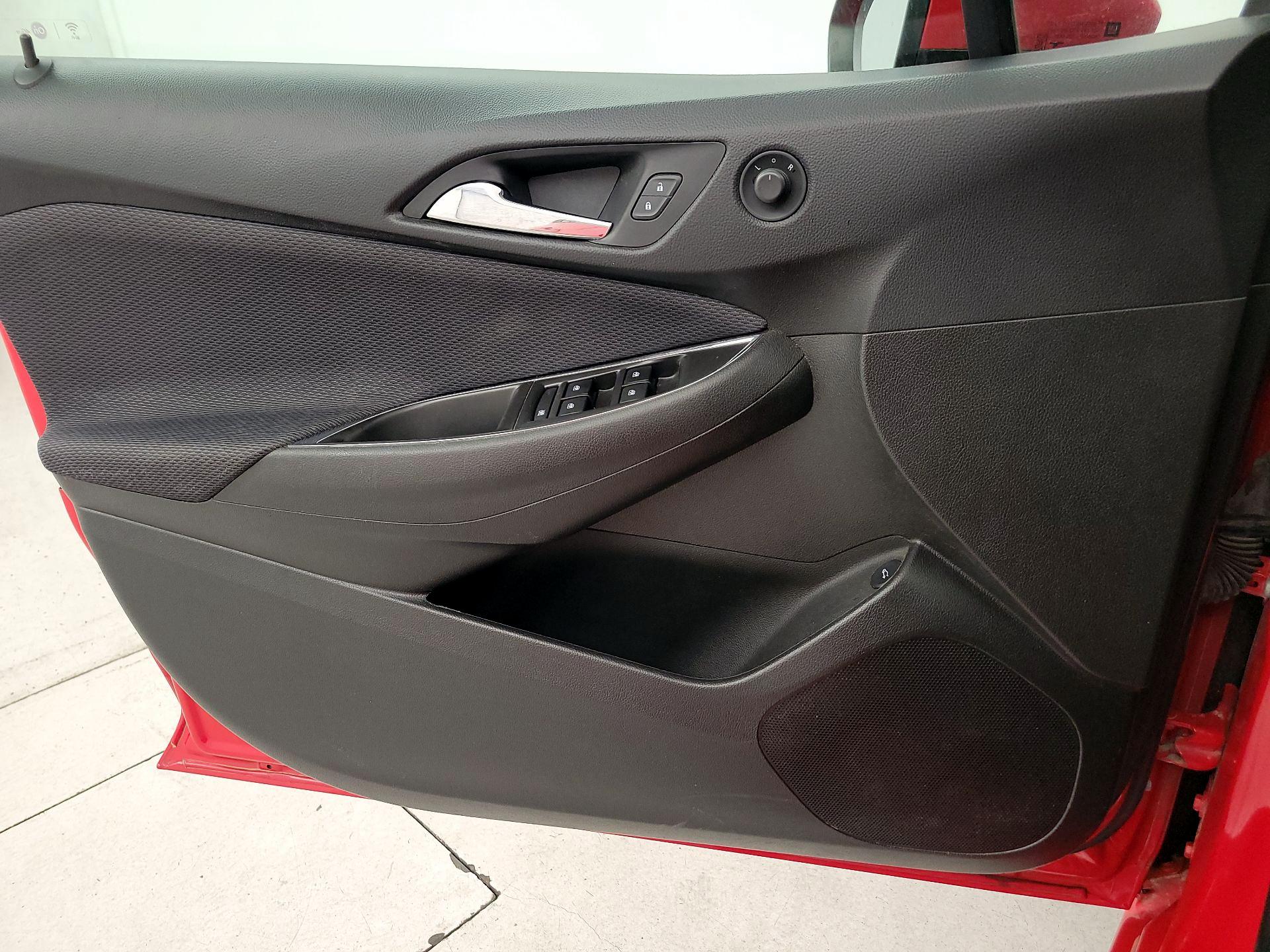 Thumbnail: 2018 Chevrolet Cruze - 12