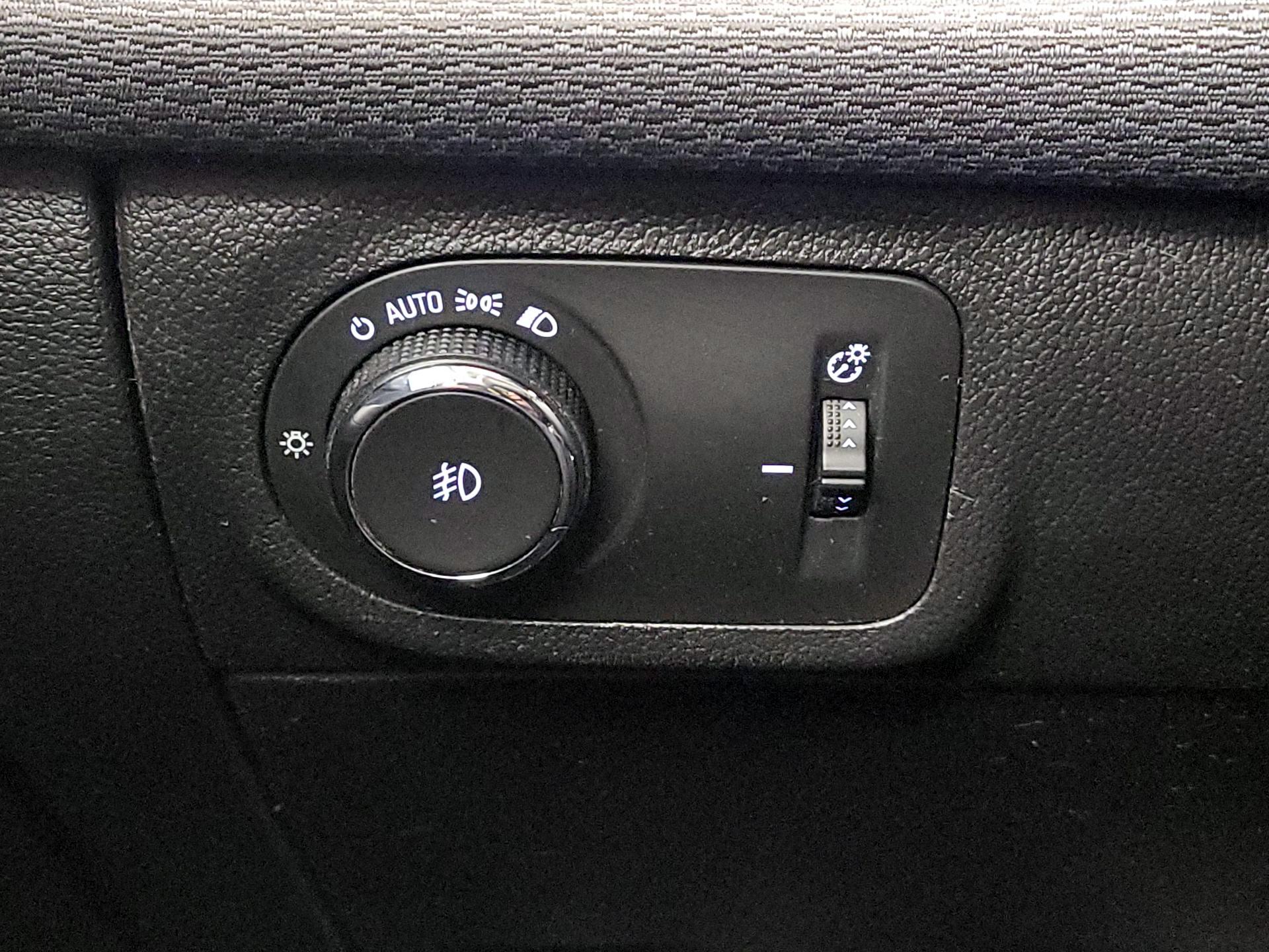 Thumbnail: 2018 Chevrolet Cruze - 13