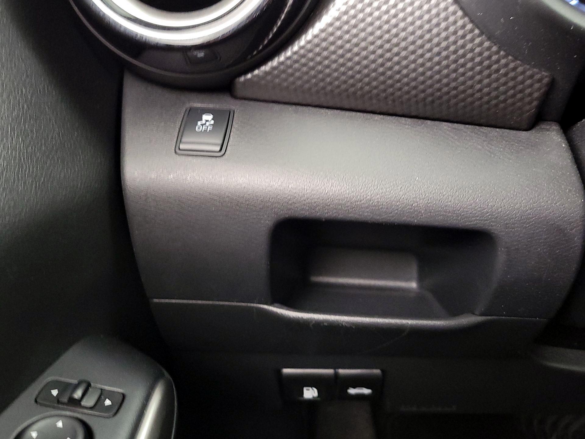 Thumbnail: 2018 Nissan Kicks - 13