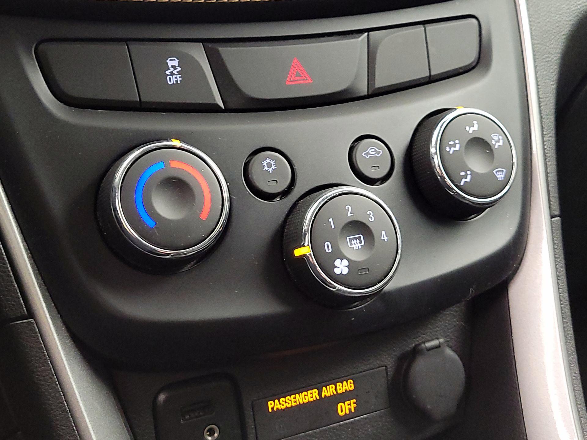 Thumbnail: 2019 Chevrolet Trax - 16