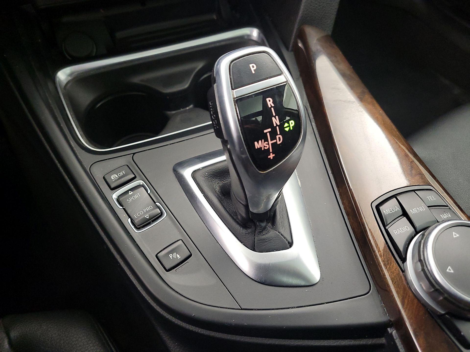 Thumbnail: 2015 BMW 3 Series - 18