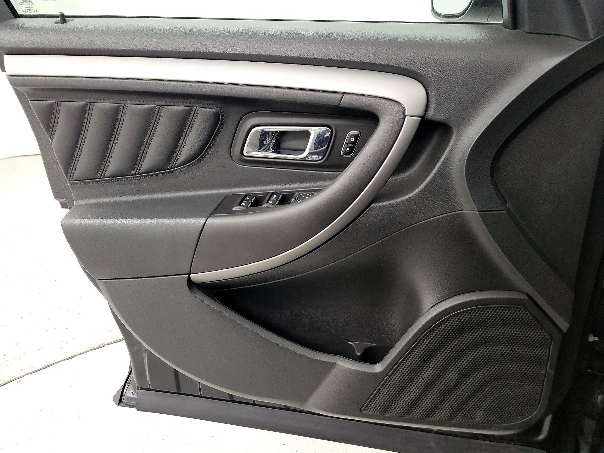 Thumbnail: 2016 Ford Taurus - 12