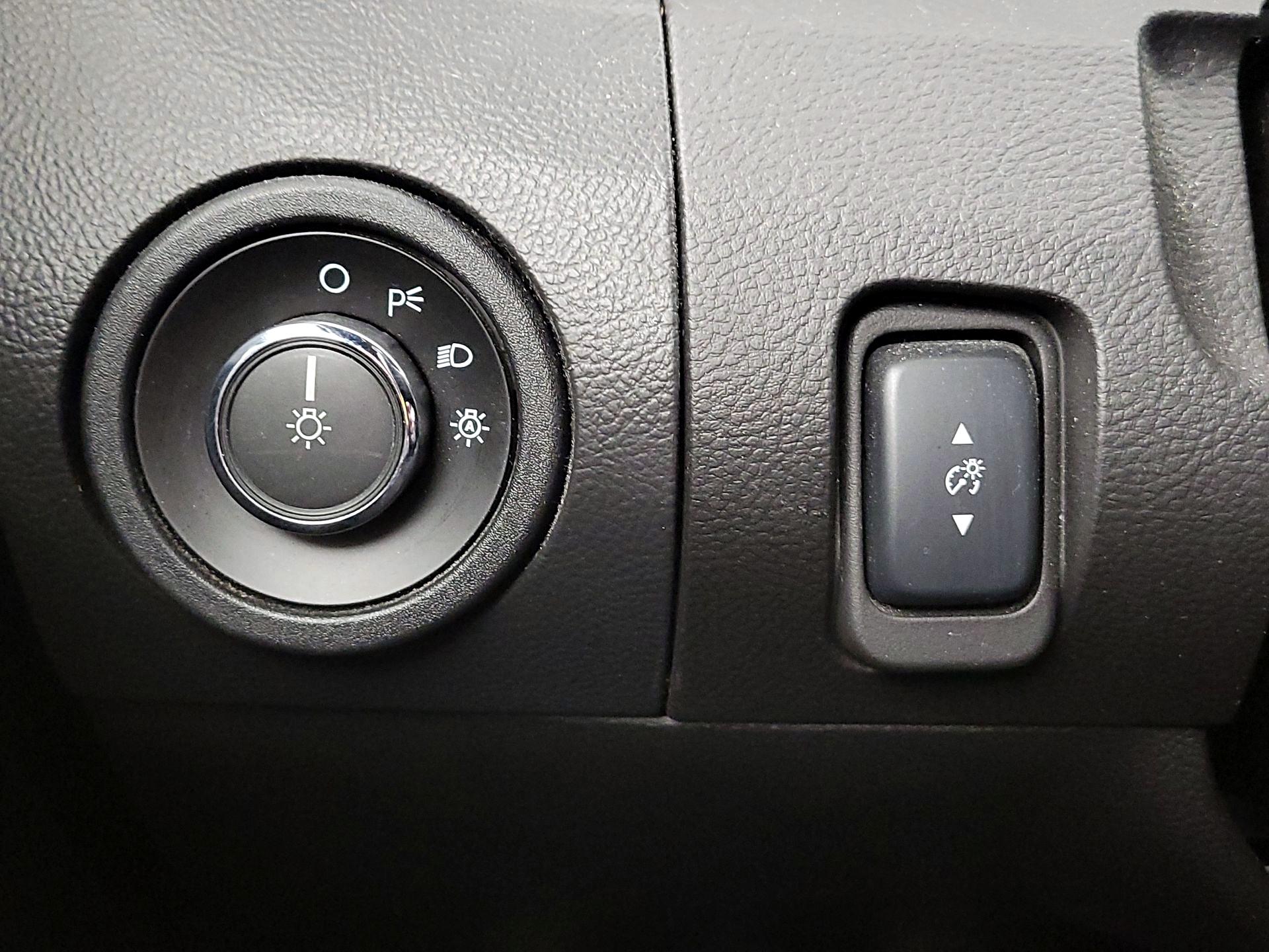 Thumbnail: 2016 Ford Taurus - 13