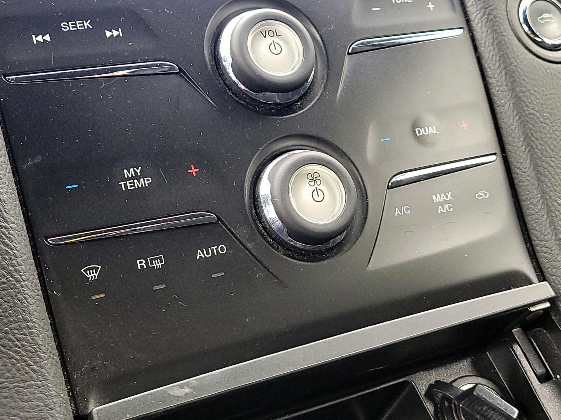 Thumbnail: 2016 Ford Taurus - 16