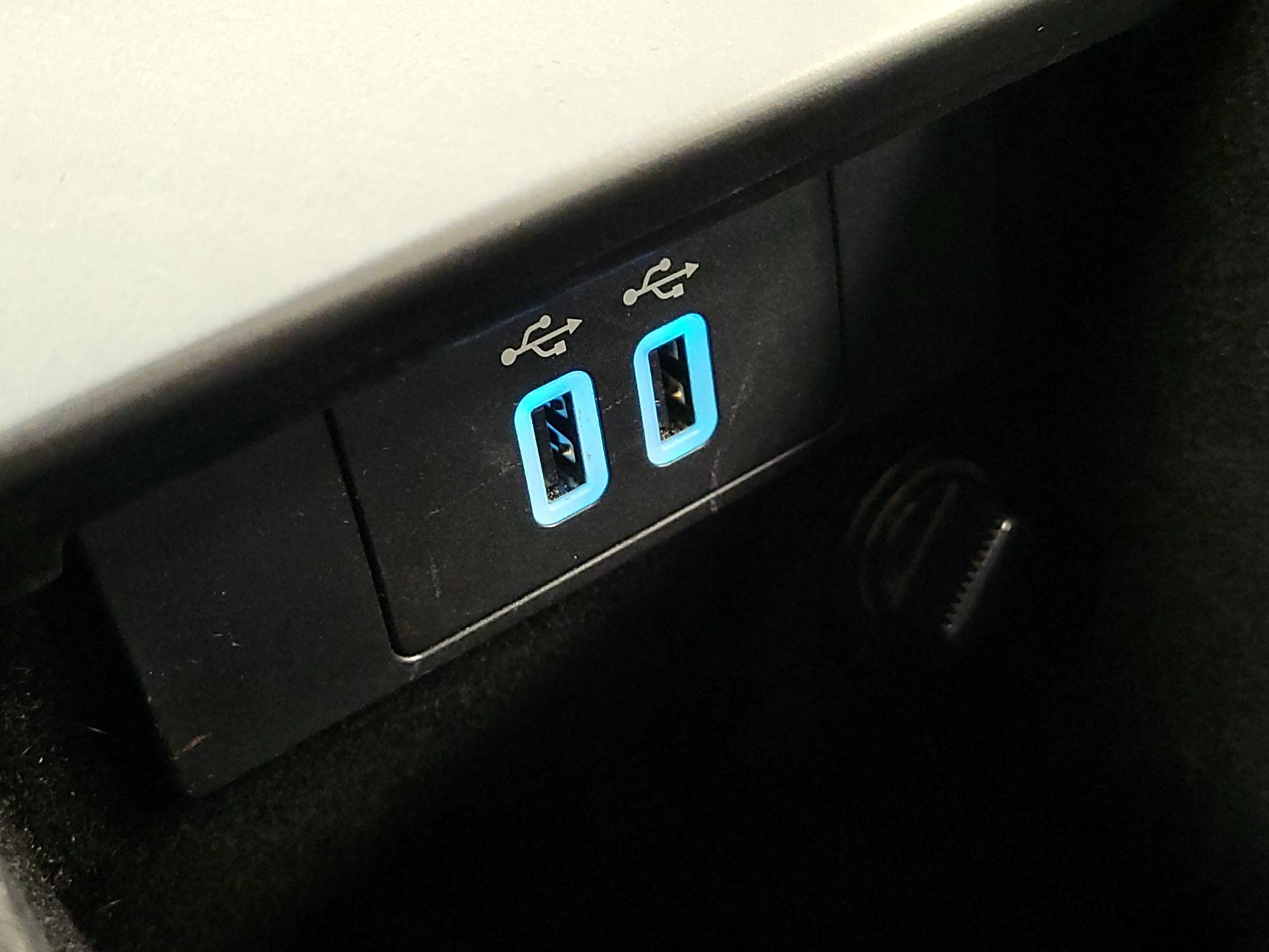 Thumbnail: 2016 Ford Taurus - 18