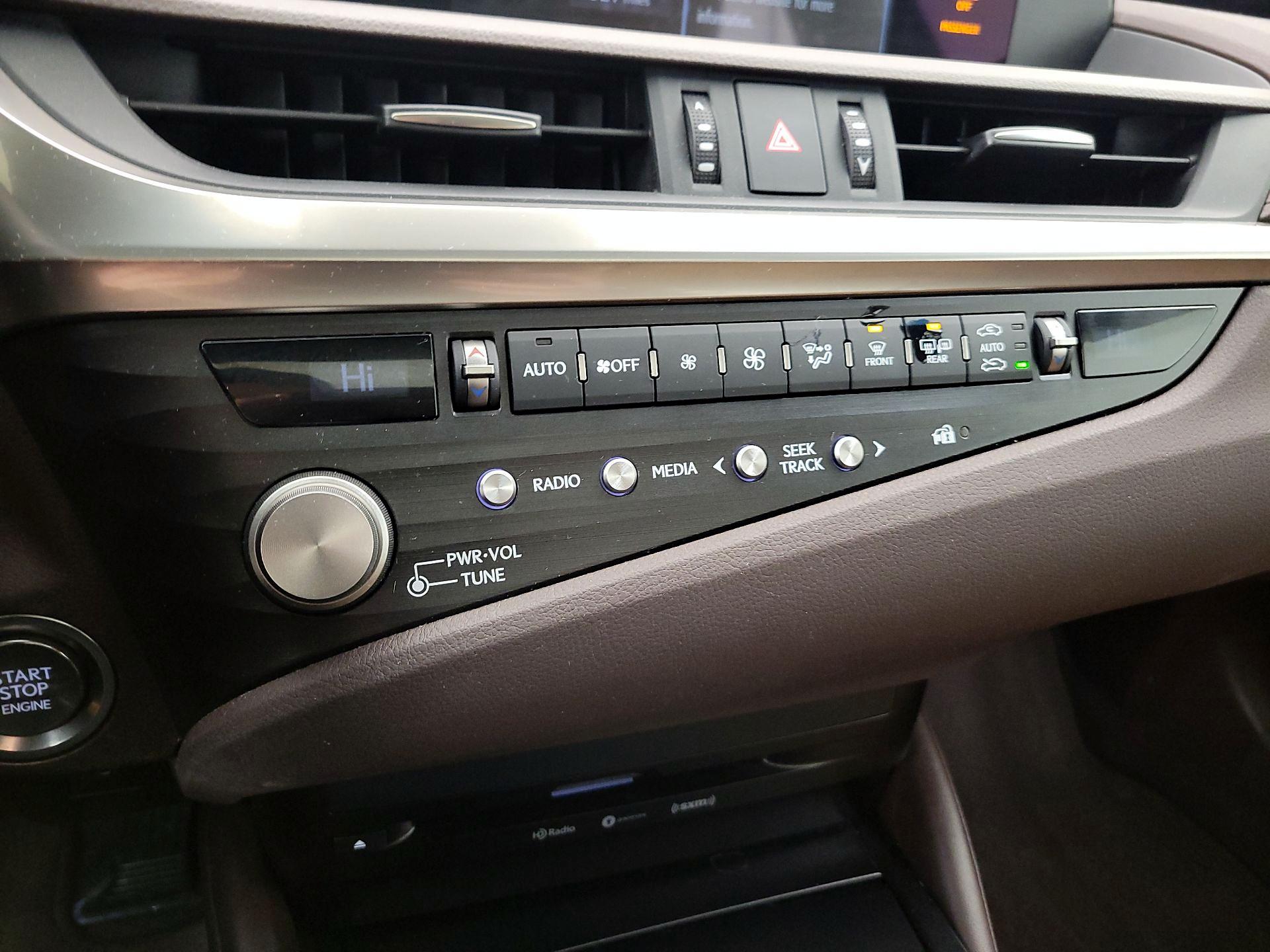 Thumbnail: 2021 Lexus ES - 16