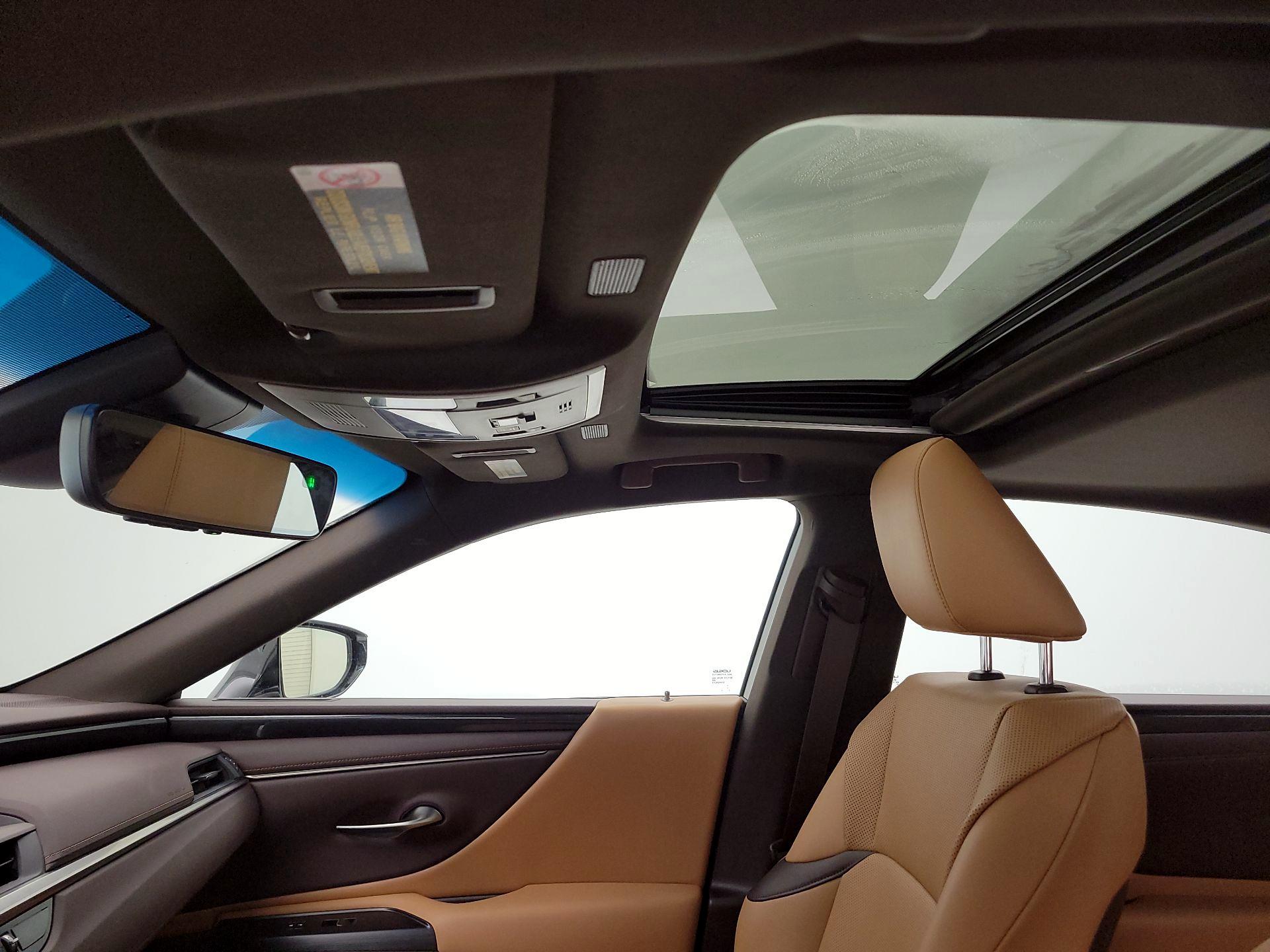 Thumbnail: 2021 Lexus ES - 19