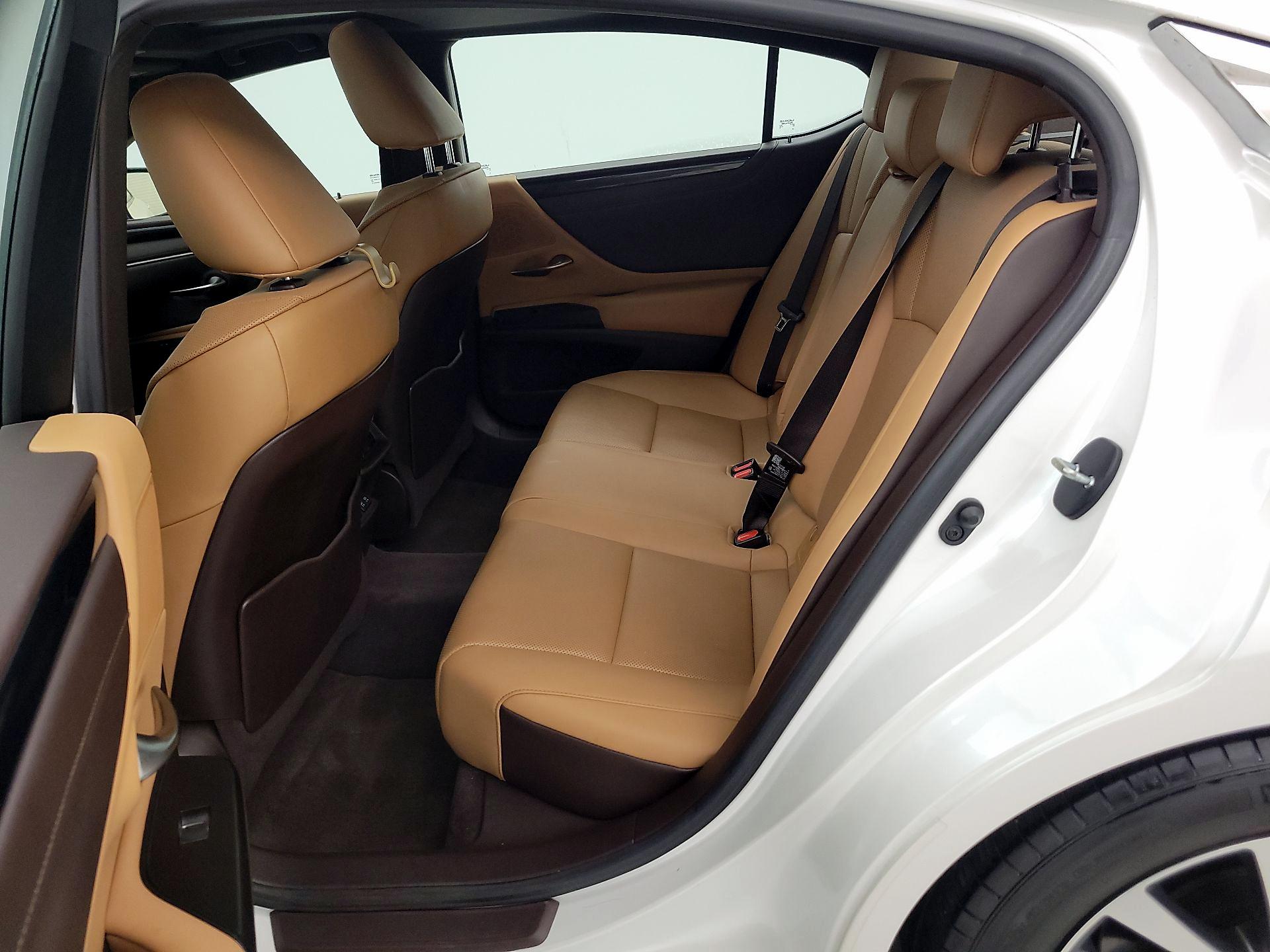 Thumbnail: 2021 Lexus ES - 20