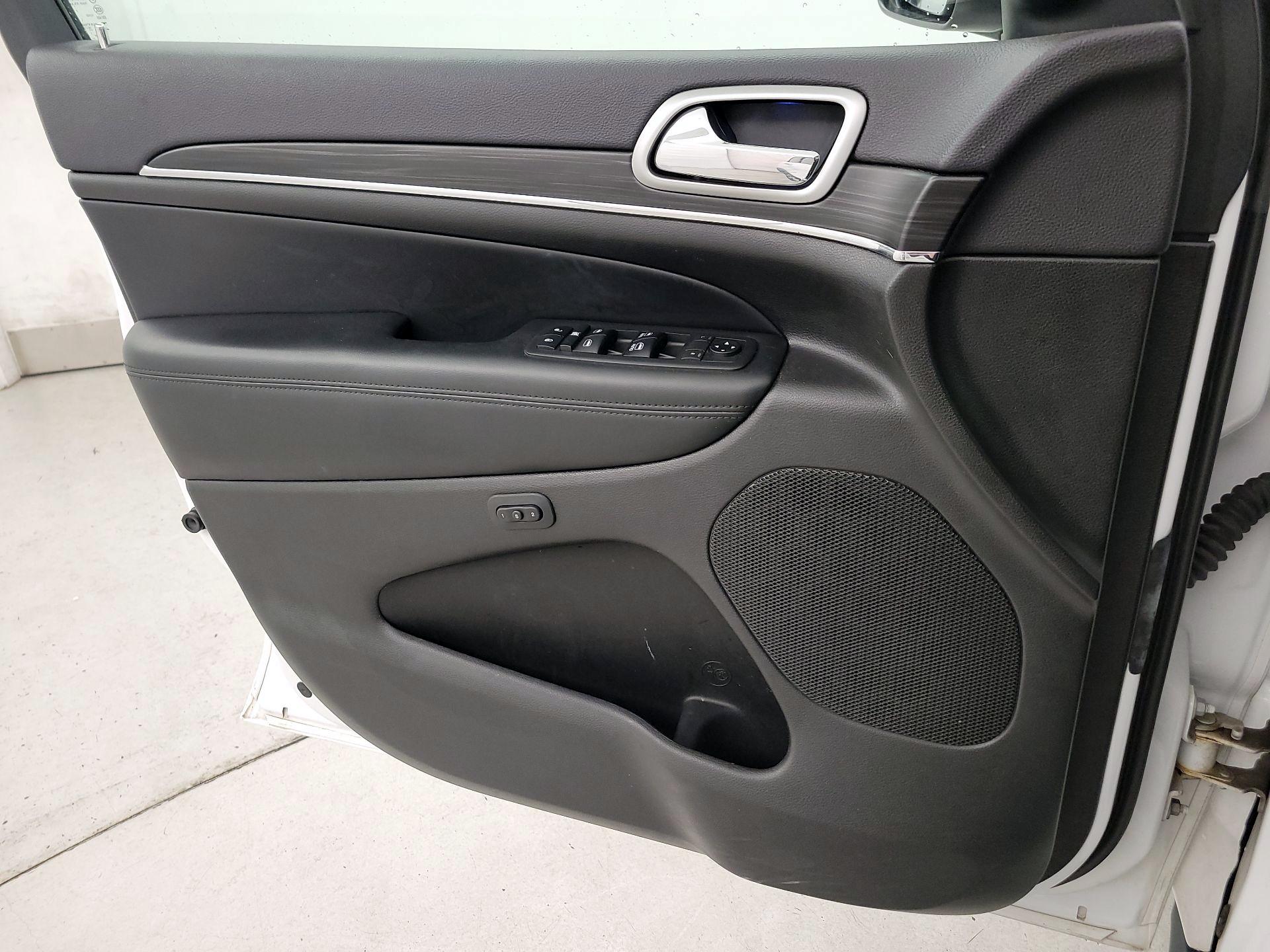 Thumbnail: 2019 Jeep Grand Cherokee - 12