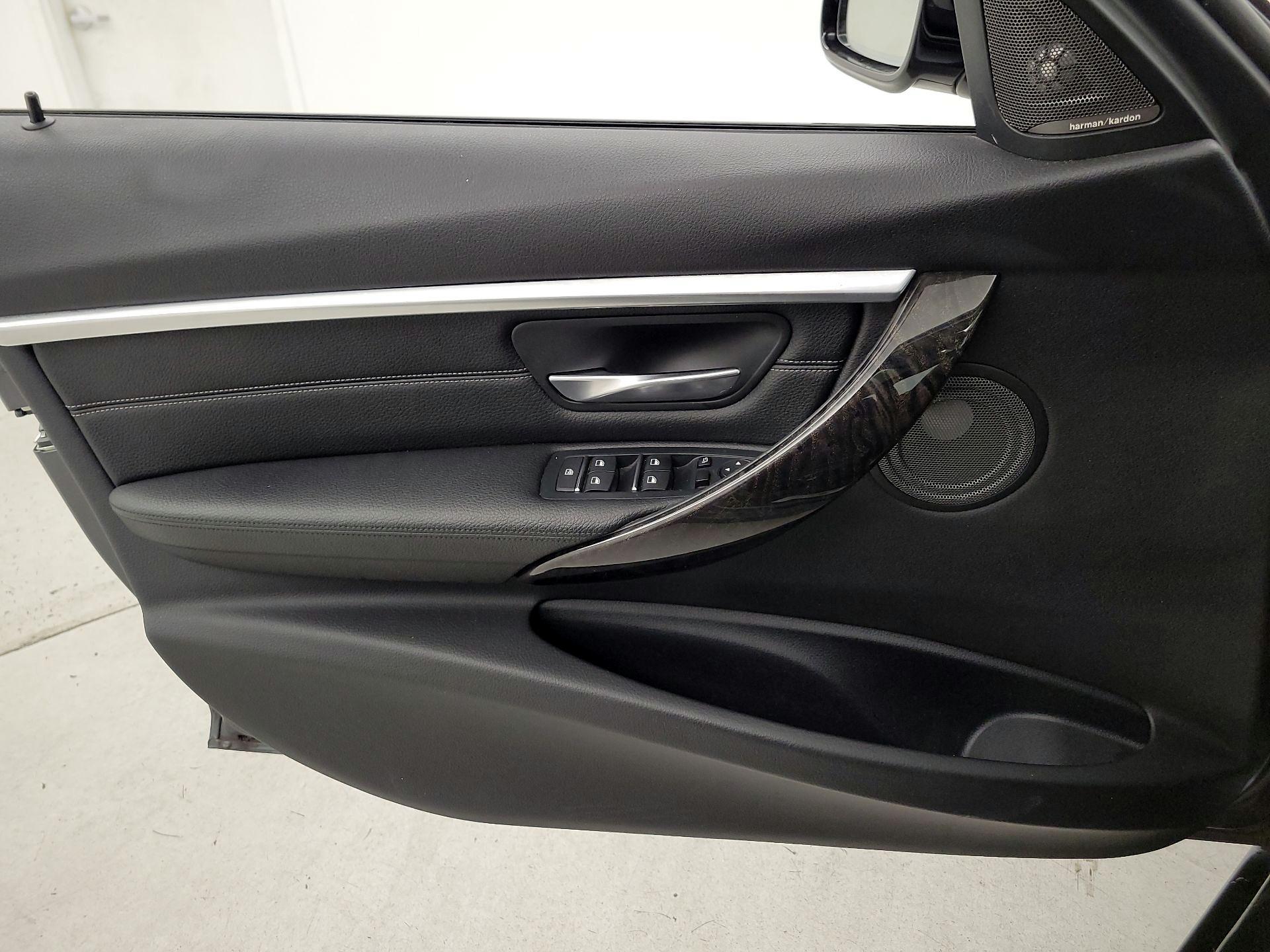 Thumbnail: 2017 BMW 3 Series - 12