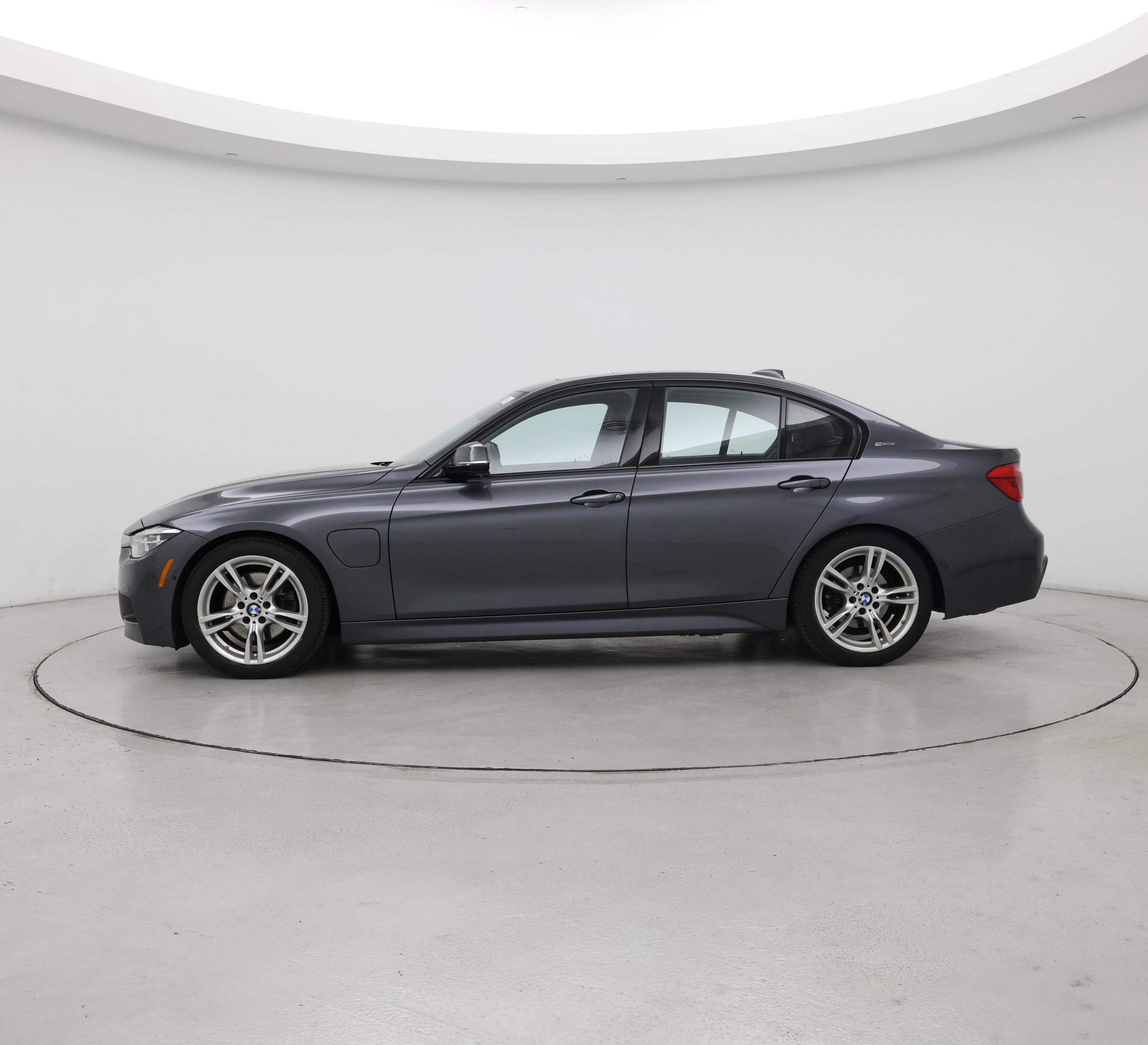 Thumbnail: 2017 BMW 3 Series - 3