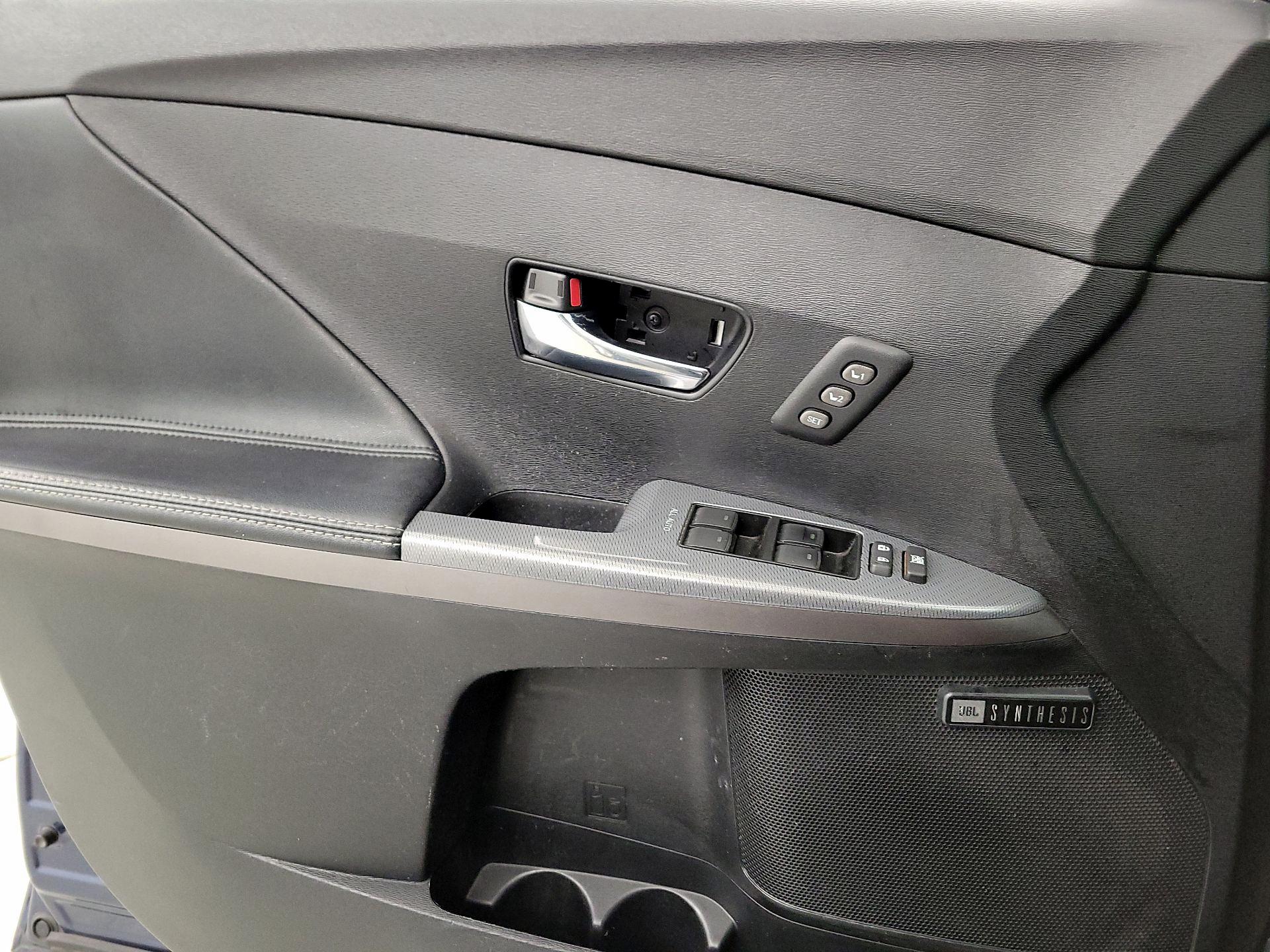 Thumbnail: 2015 Toyota Venza - 12