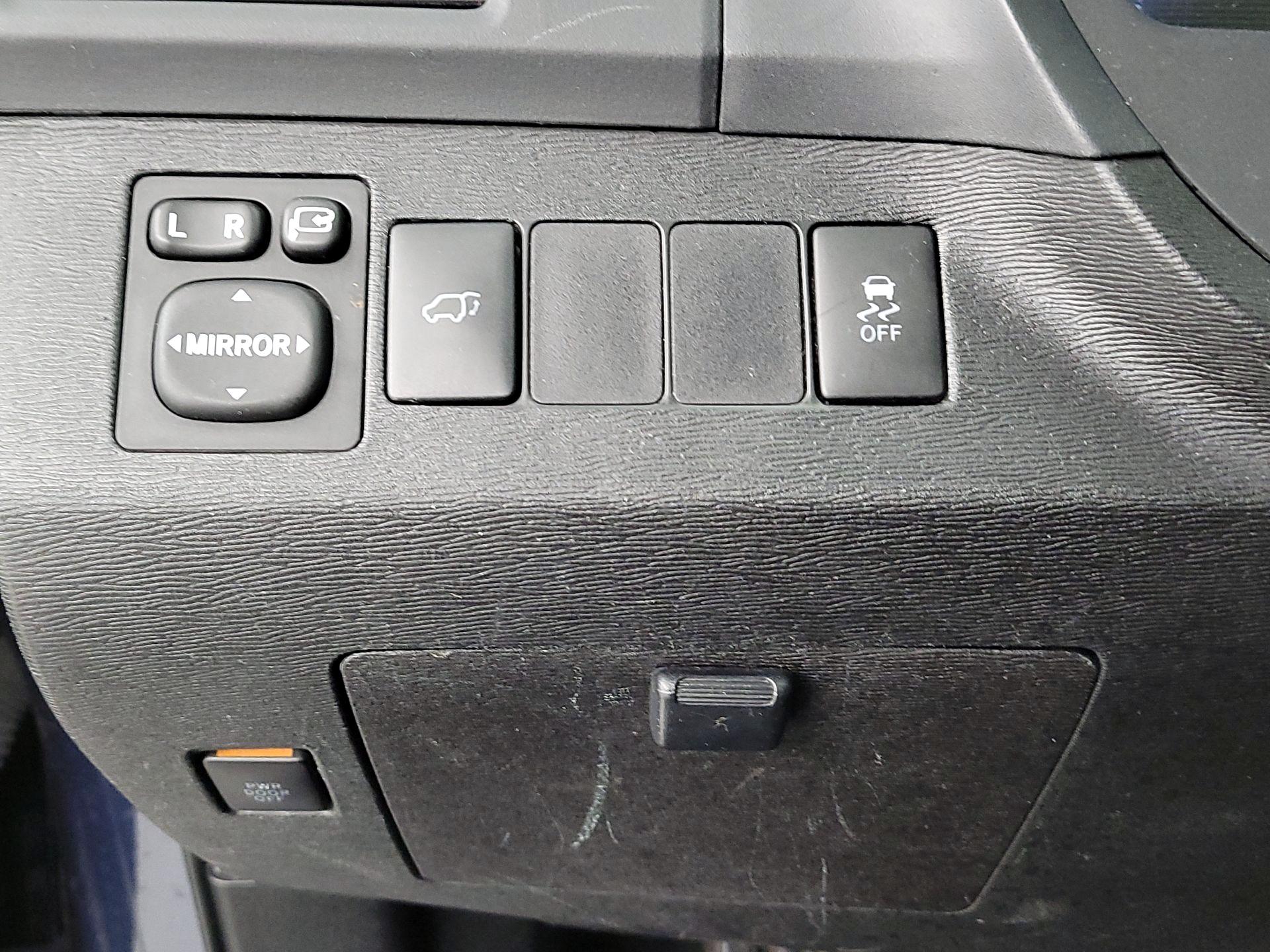 Thumbnail: 2015 Toyota Venza - 13