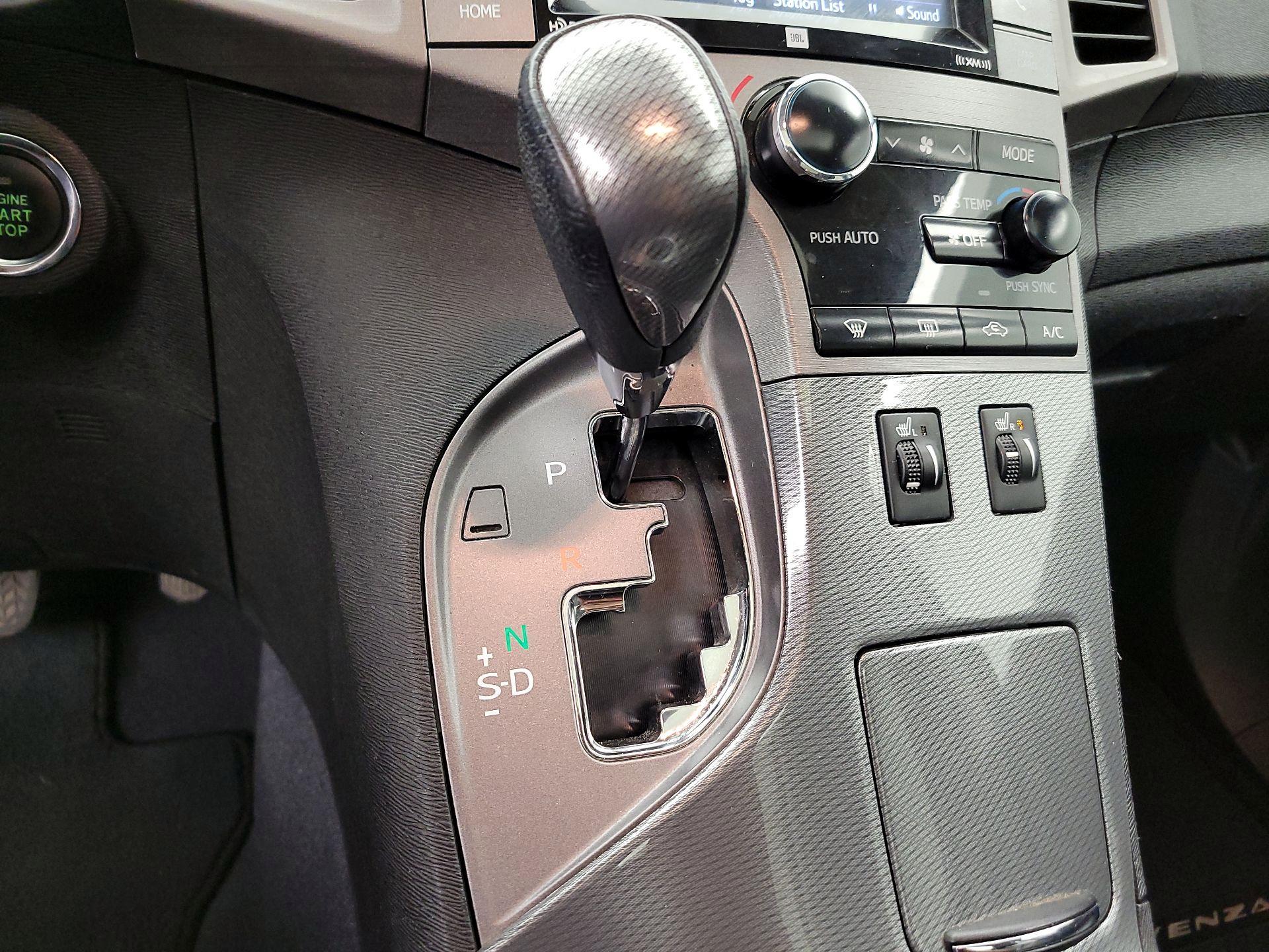 Thumbnail: 2015 Toyota Venza - 18