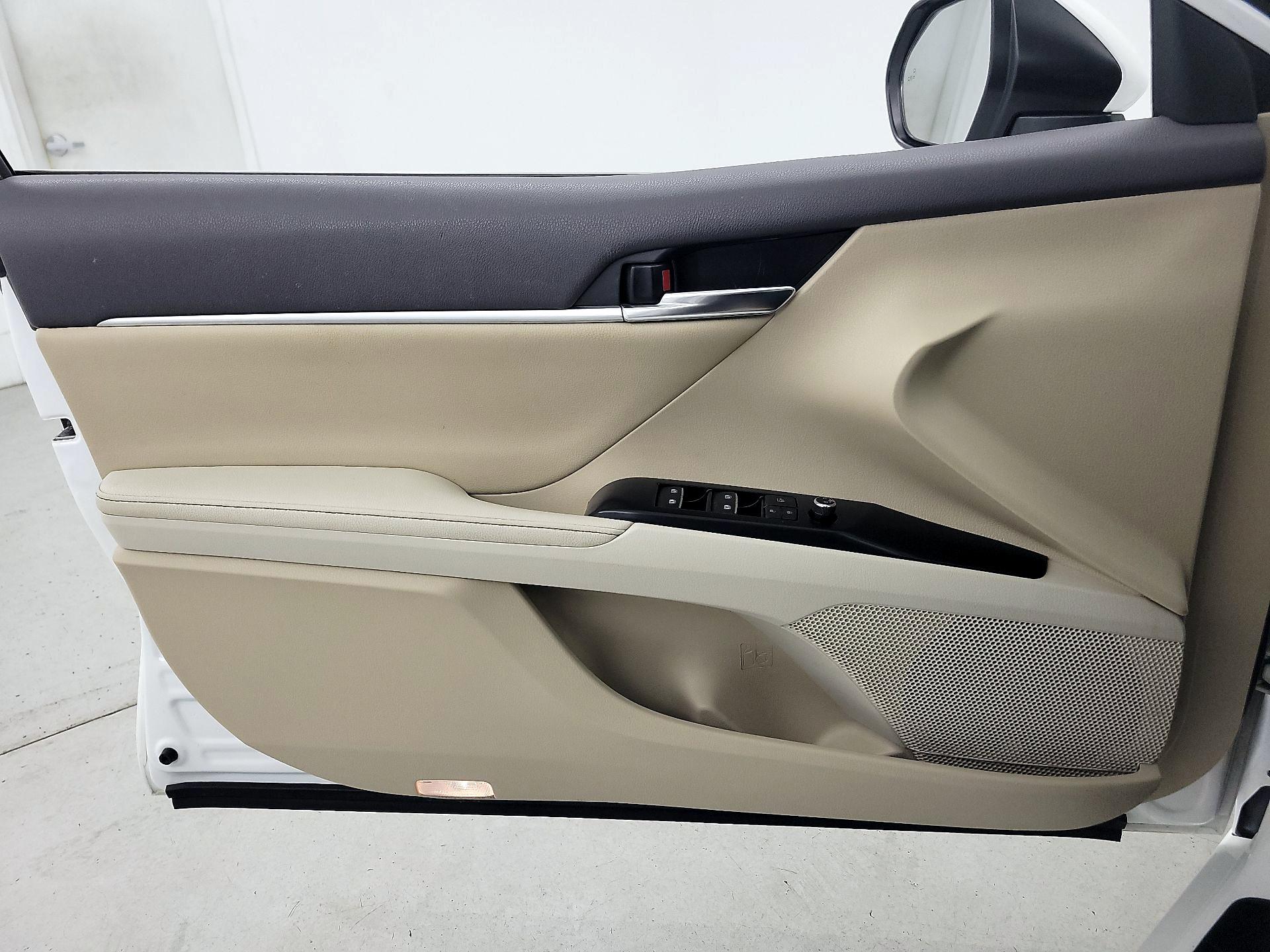 Thumbnail: 2020 Toyota Camry - 12