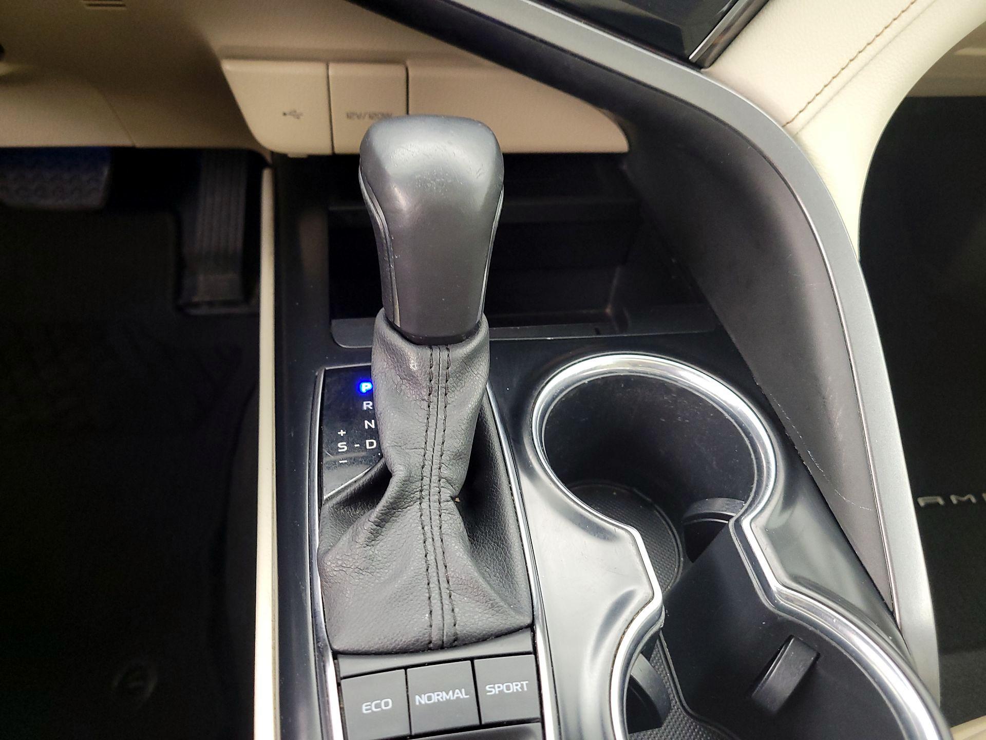 Thumbnail: 2020 Toyota Camry - 18